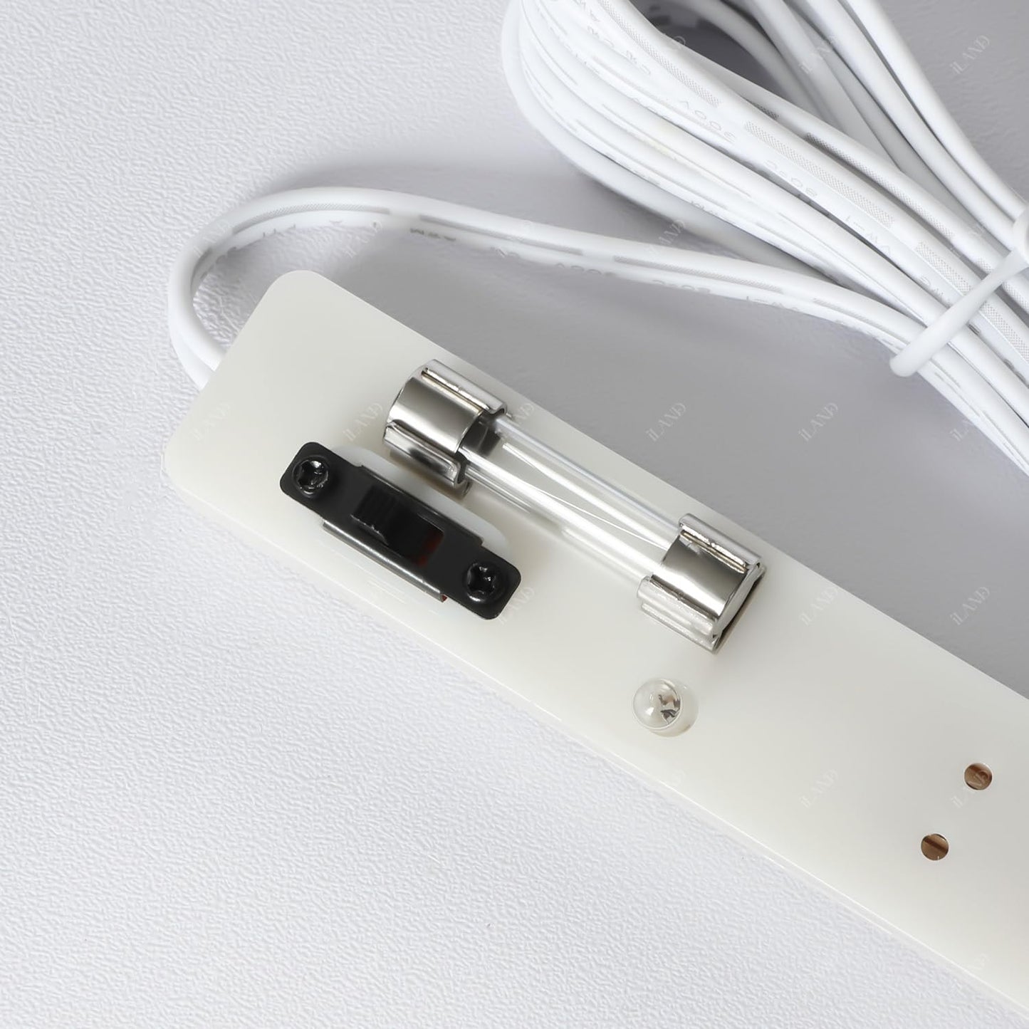 iLAND 1:12 Scale Accessories of Dollhouse Lighting Power Strip & Adapter, Mini Doll House Accessories for Miniature Lights in DIY Miniature House Kit (Mini Power Strip & Adapter)