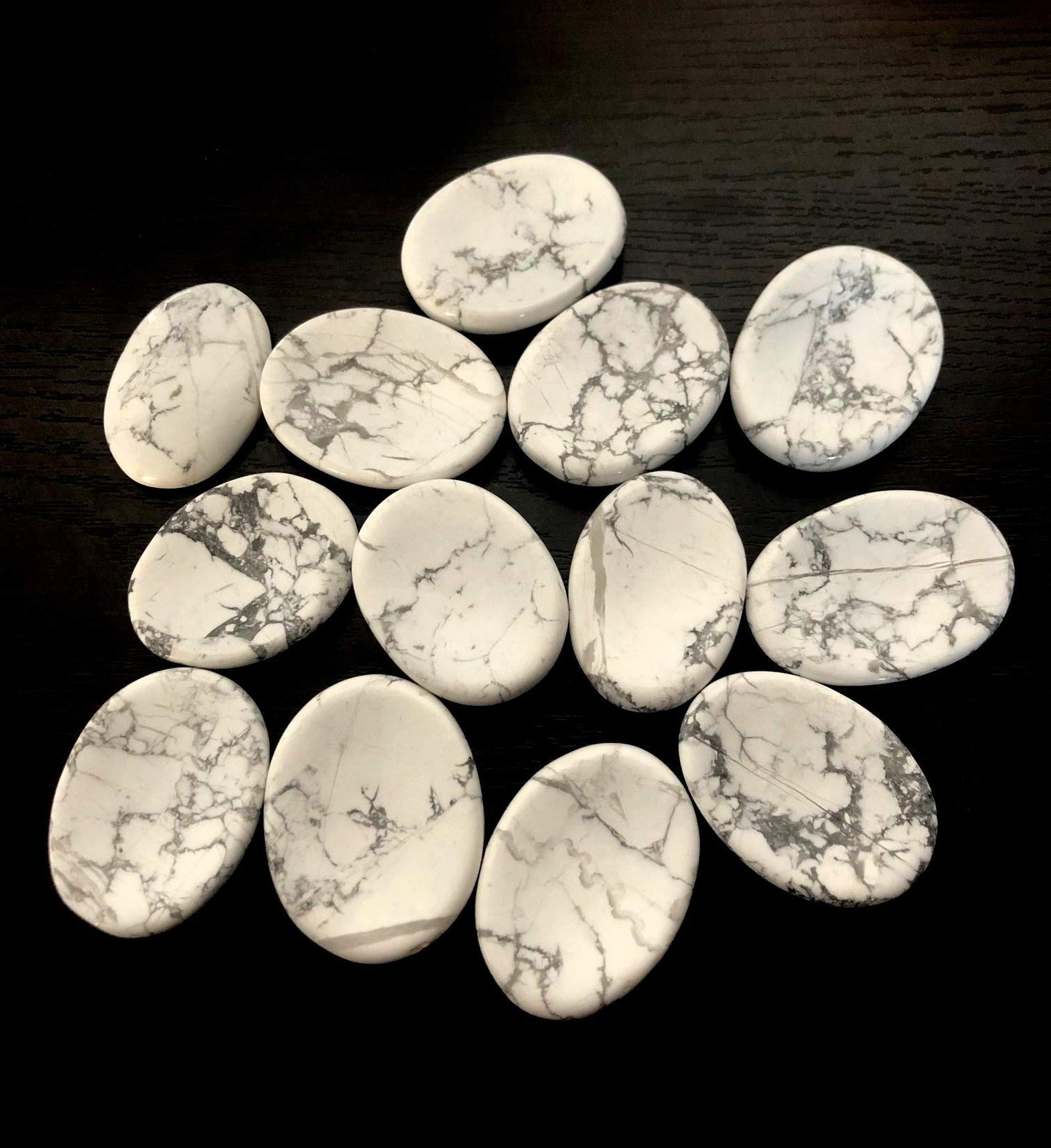 crystalmiracle Beautiful Howlite Gemstone Single Worry Stone Crystal Healing Reiki Positive Energy Thumb Stone Feng Shui Peace Spiritual Wisdom Love Relationship Meditation Gemstone