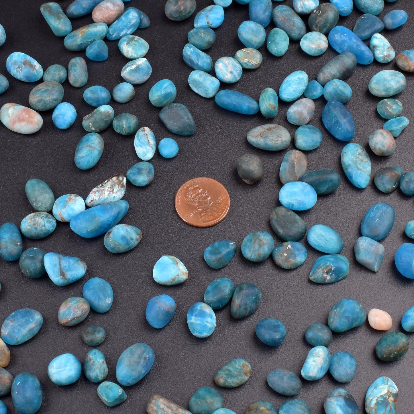 SigMntun Polished Blue Apatite Crystal Chips 200 Pcs - 0.3" 10 oz Tumbled Stone Chips Crushed Sea Glass Stones Healing Reiki Crystal Making Home Decoration