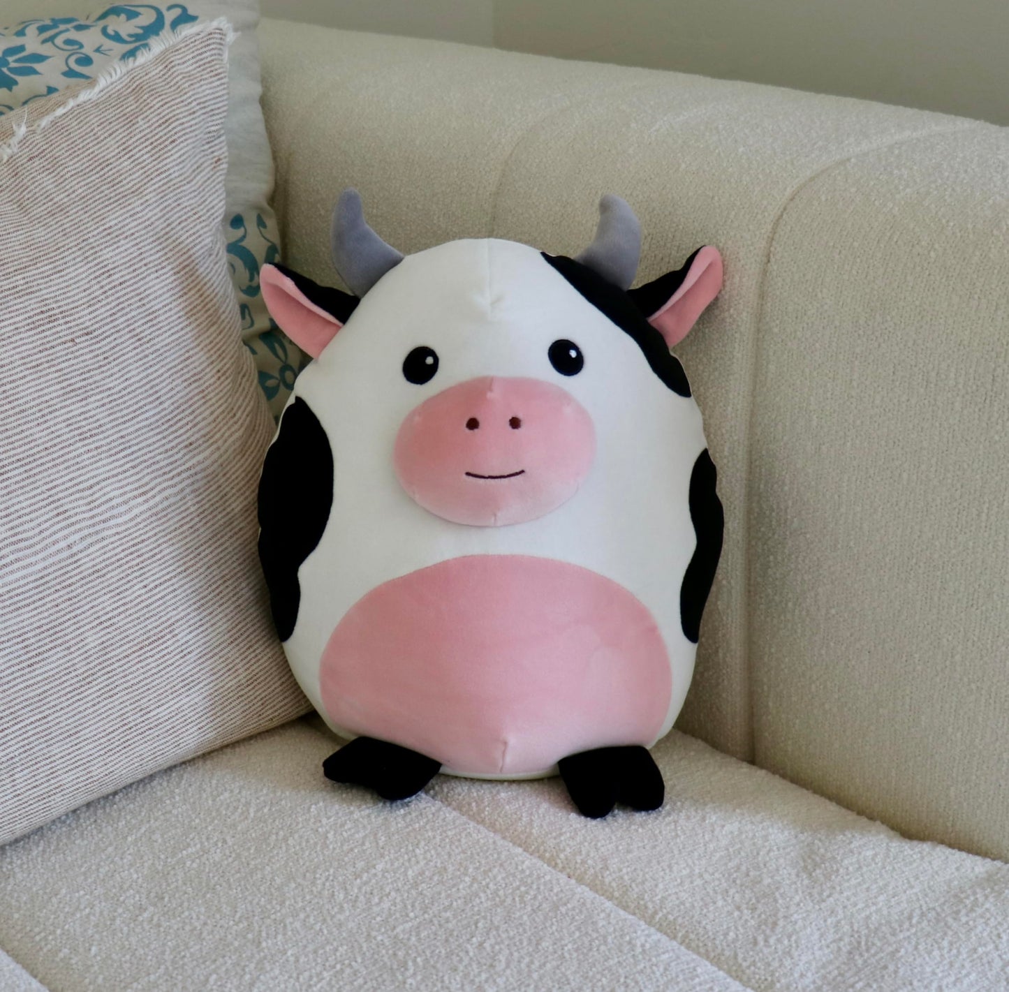 Snuggaboos Daisy The Cow Squish: 13-Inch Original Super Soft Plush Pillow Toy ā Adorable and Cuddly Cow Stuffed Animal Plushie for All Ages for Kids and Adults