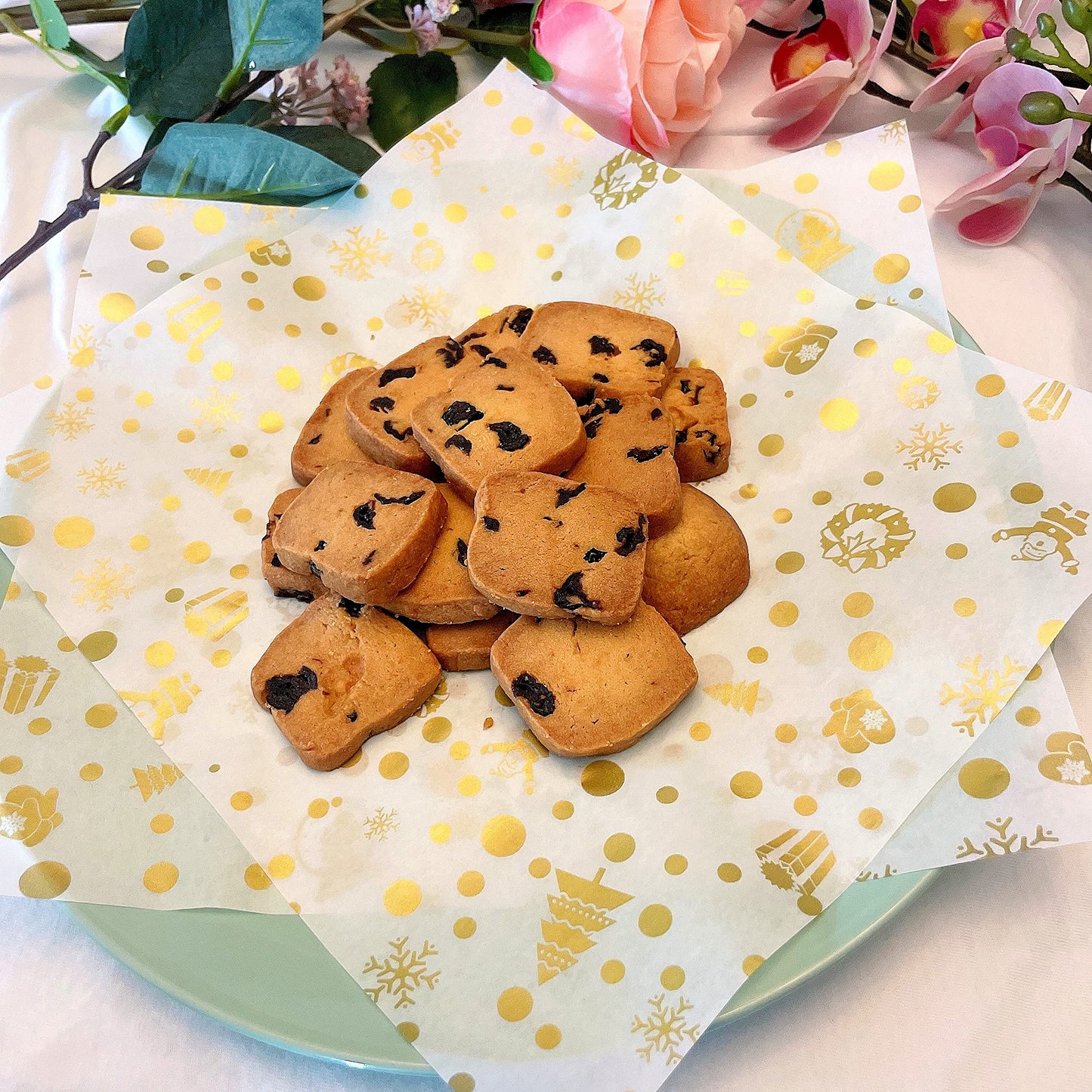 Suiwen Christmas Wax Paper Sheets Gold Dot Wax Paper Deli Wraps Tray&Basket Liner Greaseproof for Food (150)