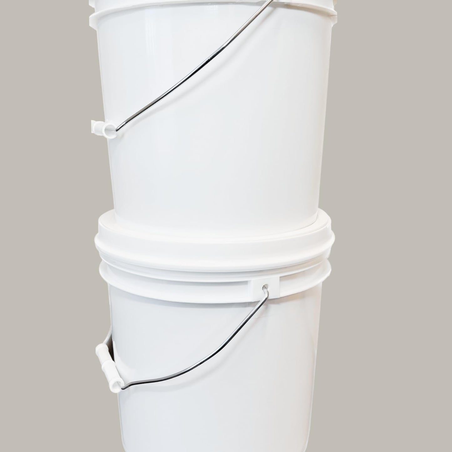 House Naturals 2 Gallon White Food Grade BPA Gree Bucket with Lid - Pack of 4 - Made in USA