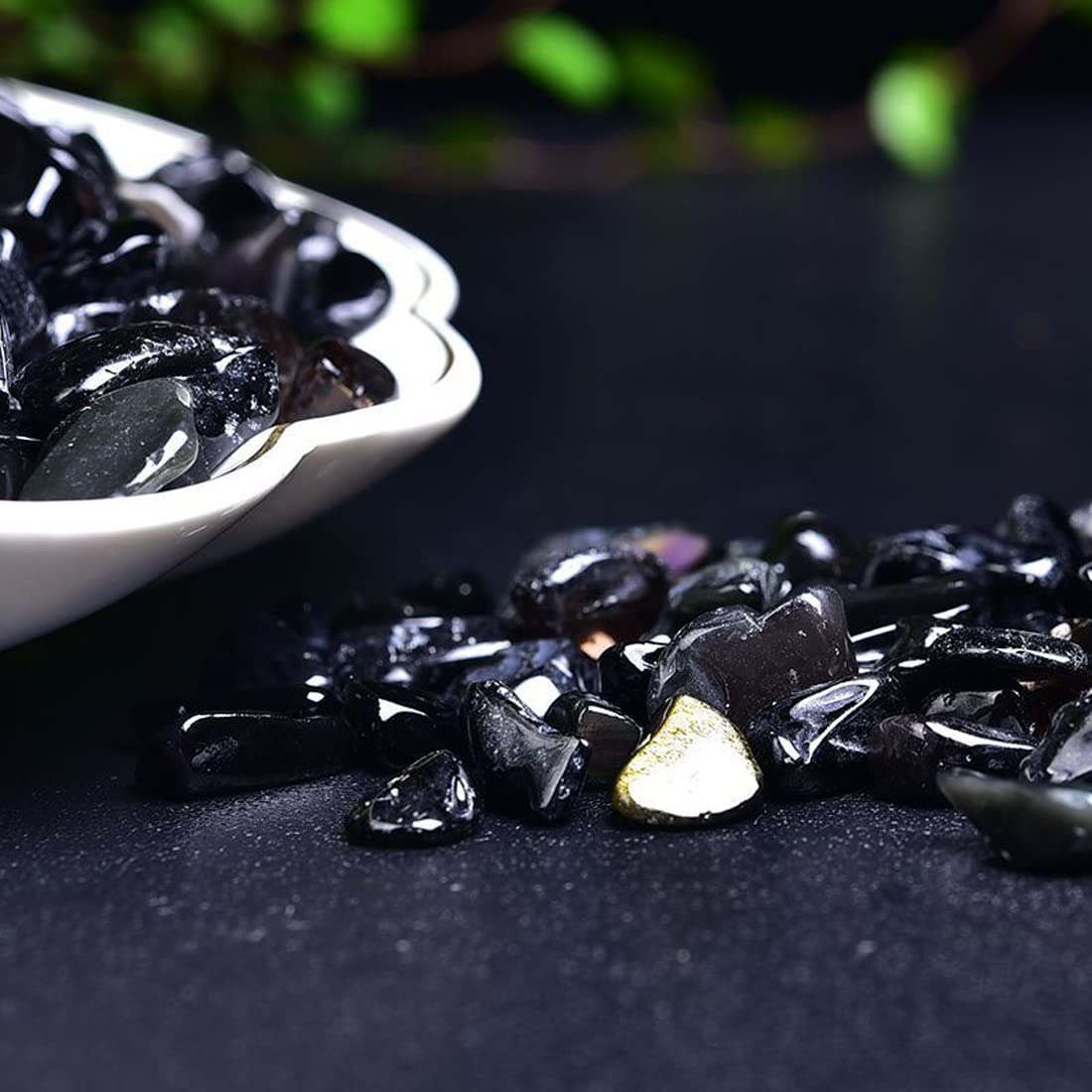 Natural Black Obsidian Tumbled Chips Crushed Crystal Stone, 7-9mm Polished Healing Crystal Chips Healing Reiki Crystal Jewelry Making Home Decoration