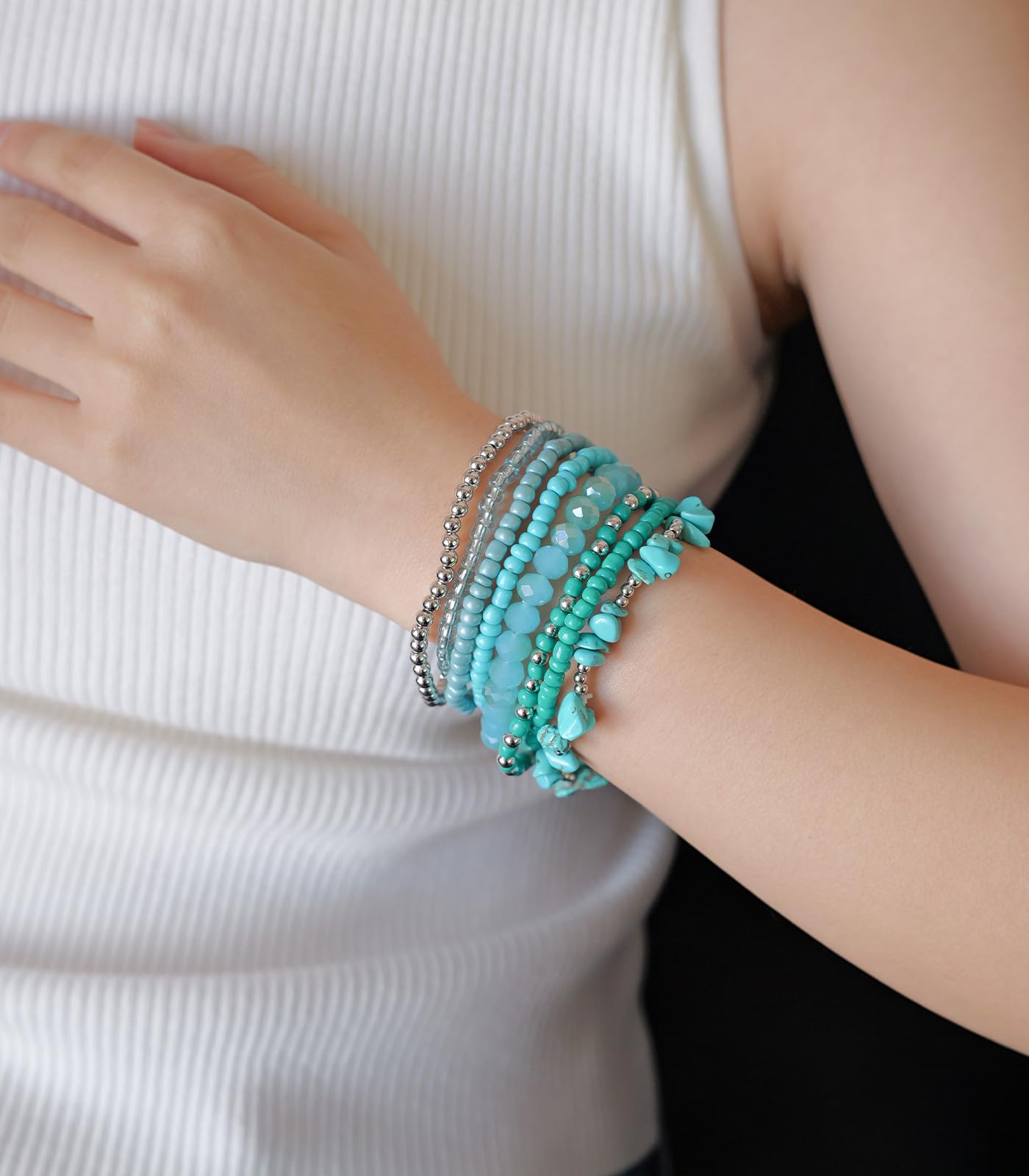 Noessla Boho Beaded Bracelets for Women Stackable Irregular Natural Stone Bead Stretch Bracelet Set 8PCS Costume Jewelry Gifts for Her(Turquoise)