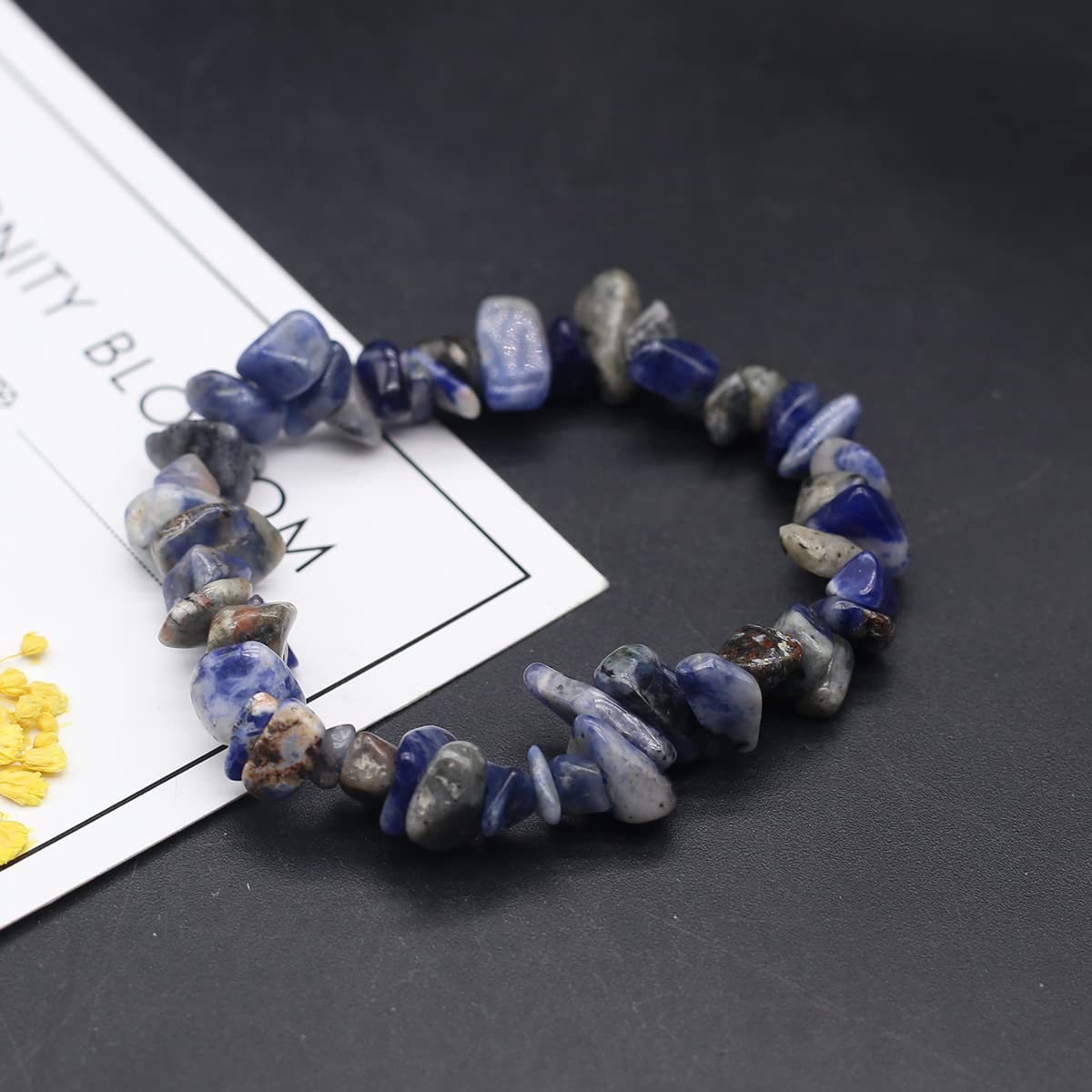 LE SKY 20 Pcs Natural Chakra Crystal Healing Chip Stretch Bracelets Irregular Spiritual Stone Bracelet for Women Men Reiki Yoga Anxiety Yoga Meditation