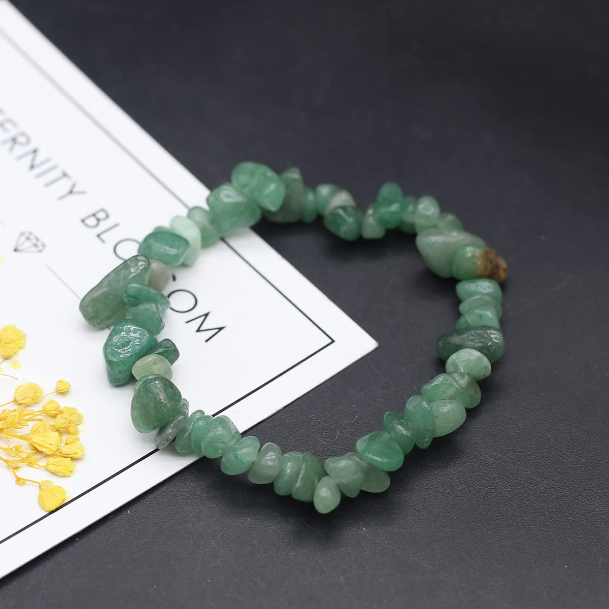 LE SKY 20 Pcs Natural Chakra Crystal Healing Chip Stretch Bracelets Irregular Spiritual Stone Bracelet for Women Men Reiki Yoga Anxiety Yoga Meditation
