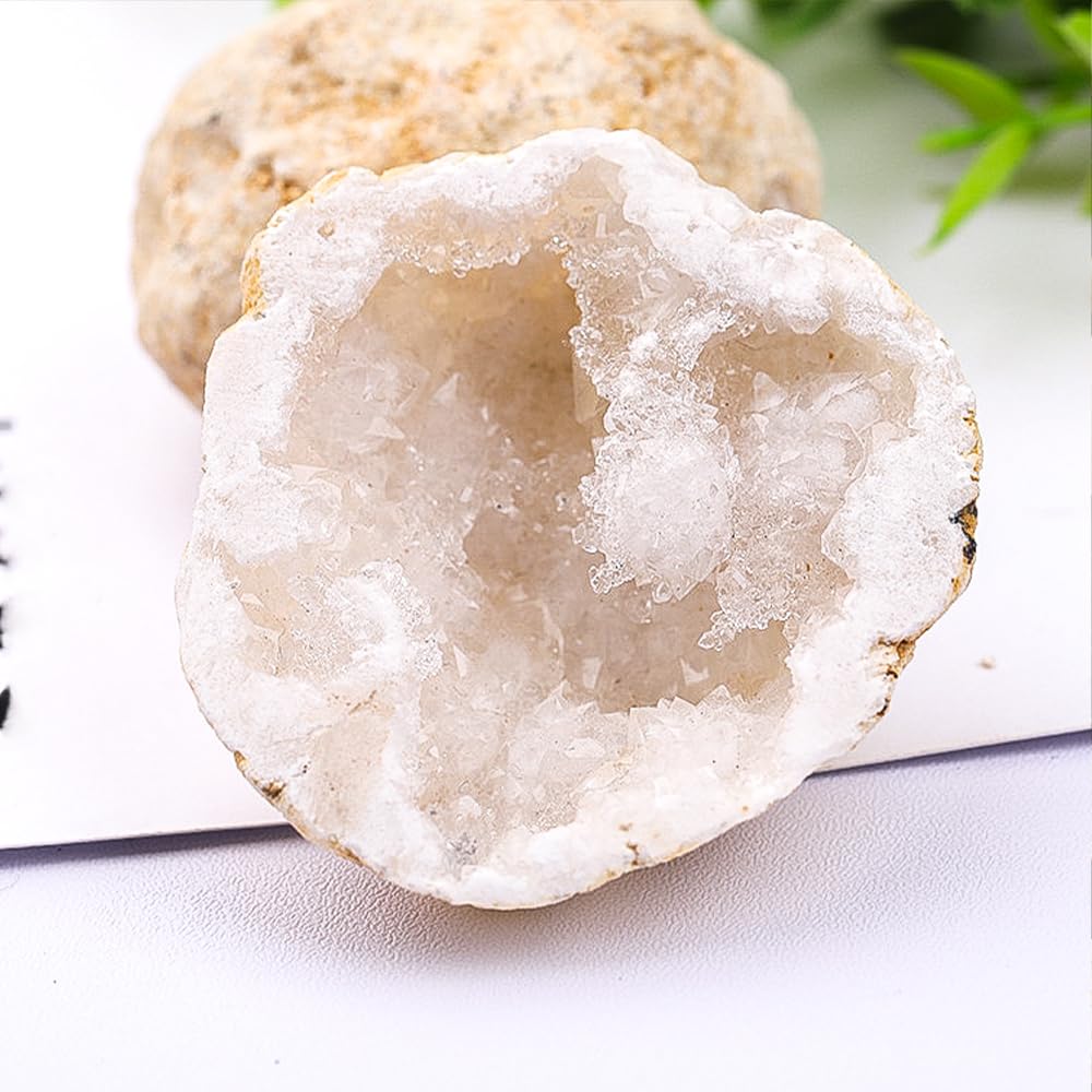 8pcs Natural Quartz Caves Knock Open in The Middle 1.2-2 inch White geode Set with Magnifying Glass and Display Stand Ideal for School Gifts and Prizes（Morocco White geode 8pcs Set）