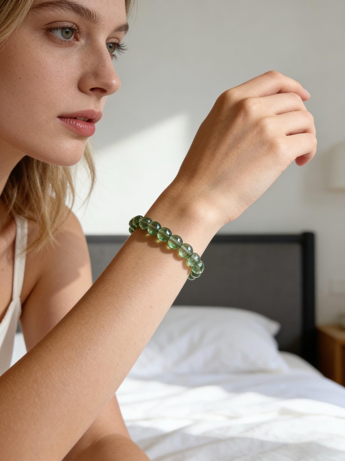 IETWIPNO Stretch Crystal Bracelet for Women,Elastic Beaded Bracelets Set of 1,Multicolor Healing Stone Adjustable Bangle,Gift for Her (8MM Round Green)