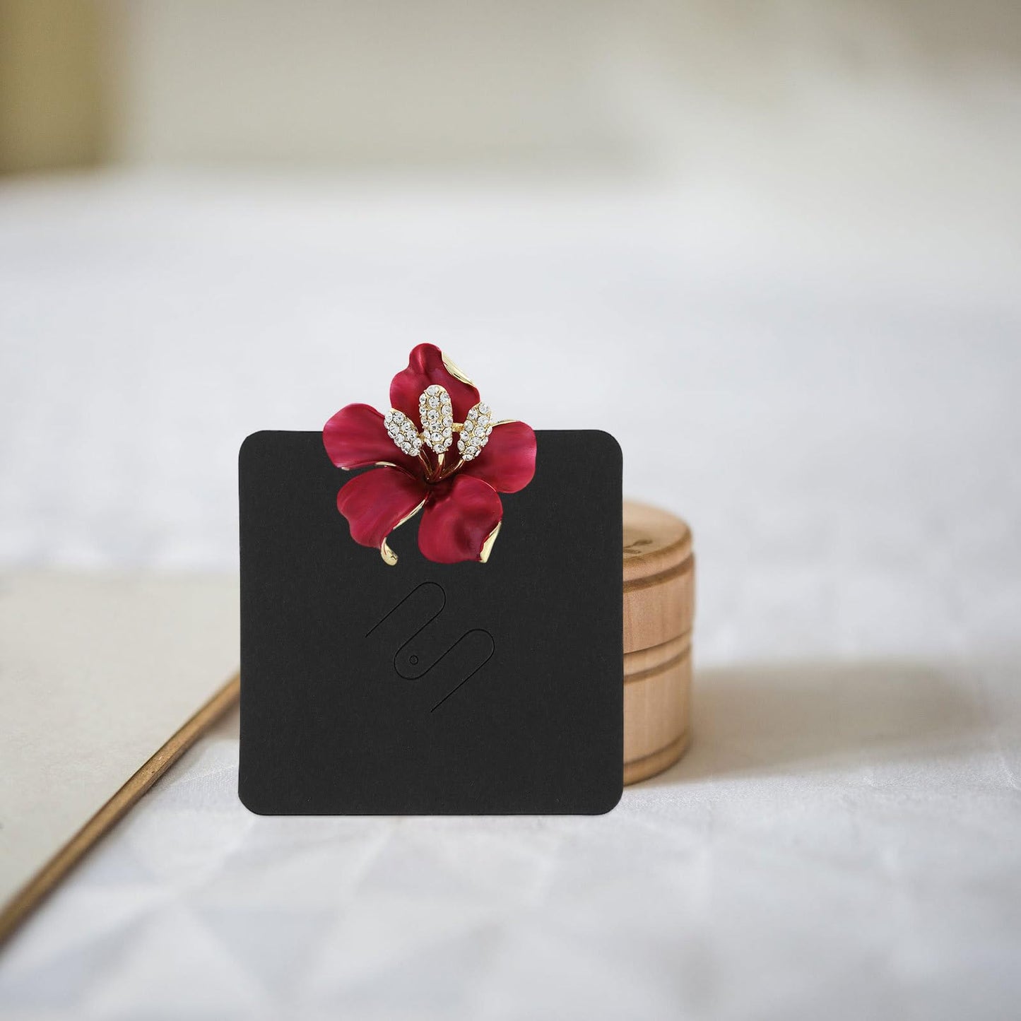 Yardwe Brooch Pin Display Cards 100Pcs Wear-Resistant Jewelry Holder Cards 2.75X2.75 Inch for Brooch Pin Display and Trinket Presentation in Jewelry Stores and Markets