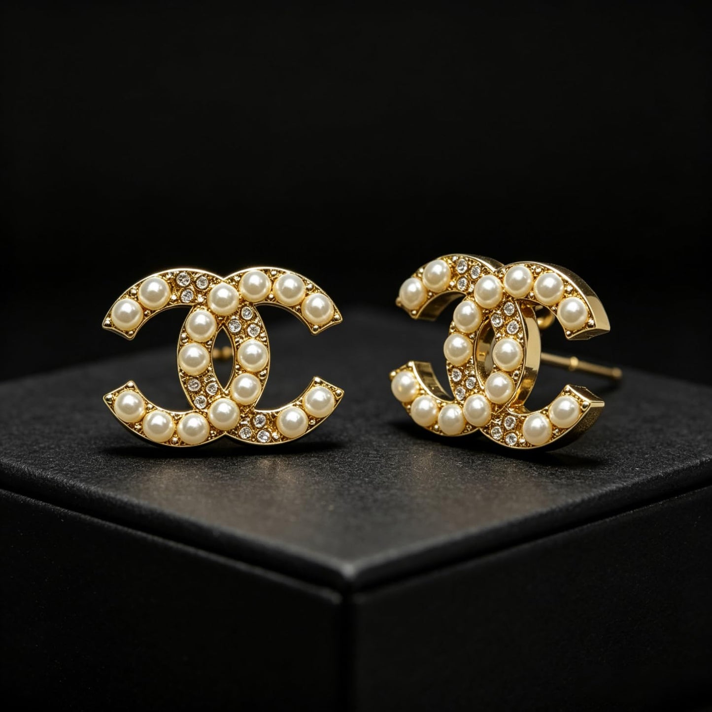 Pearl Rhinestone Interlocking Curved Stud Earrings, Gold Tone Elegant Hollow Geometric Pierced Earrings, Classic Luxury Style Pearl Jewelry Earrings for Women Daily Wedding Party Accessorie