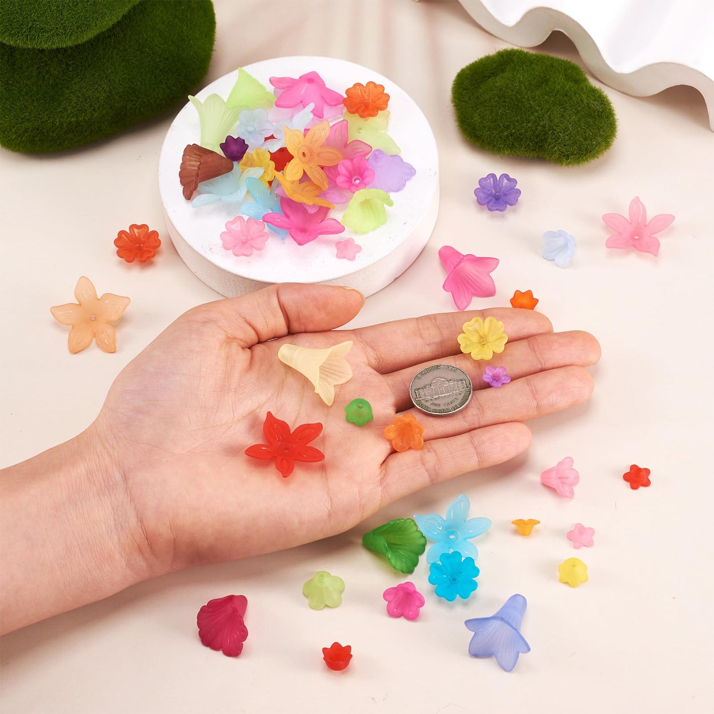 Pandahall 400pcs Mixed Acrylic Flower Beads Caps 8 Style Colorful Frosted Floral Spacer Loose Beads Lucite Beads Flower for Jewelry Making DIY Craft