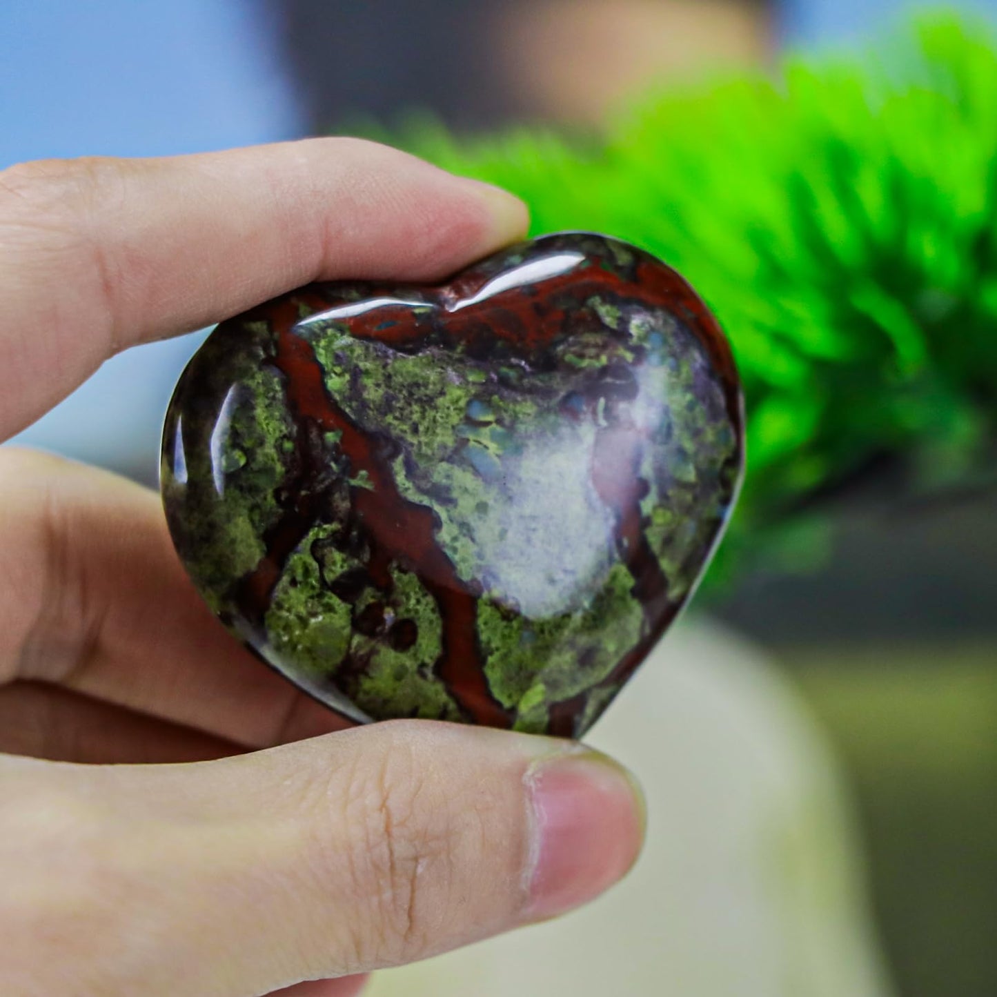 LEADGEM 50mm Dragon Blood Stone Heart Crystal Worry Stone for Anxiety Healing Crystals Heart Shaped Rock for Home Office Decoration