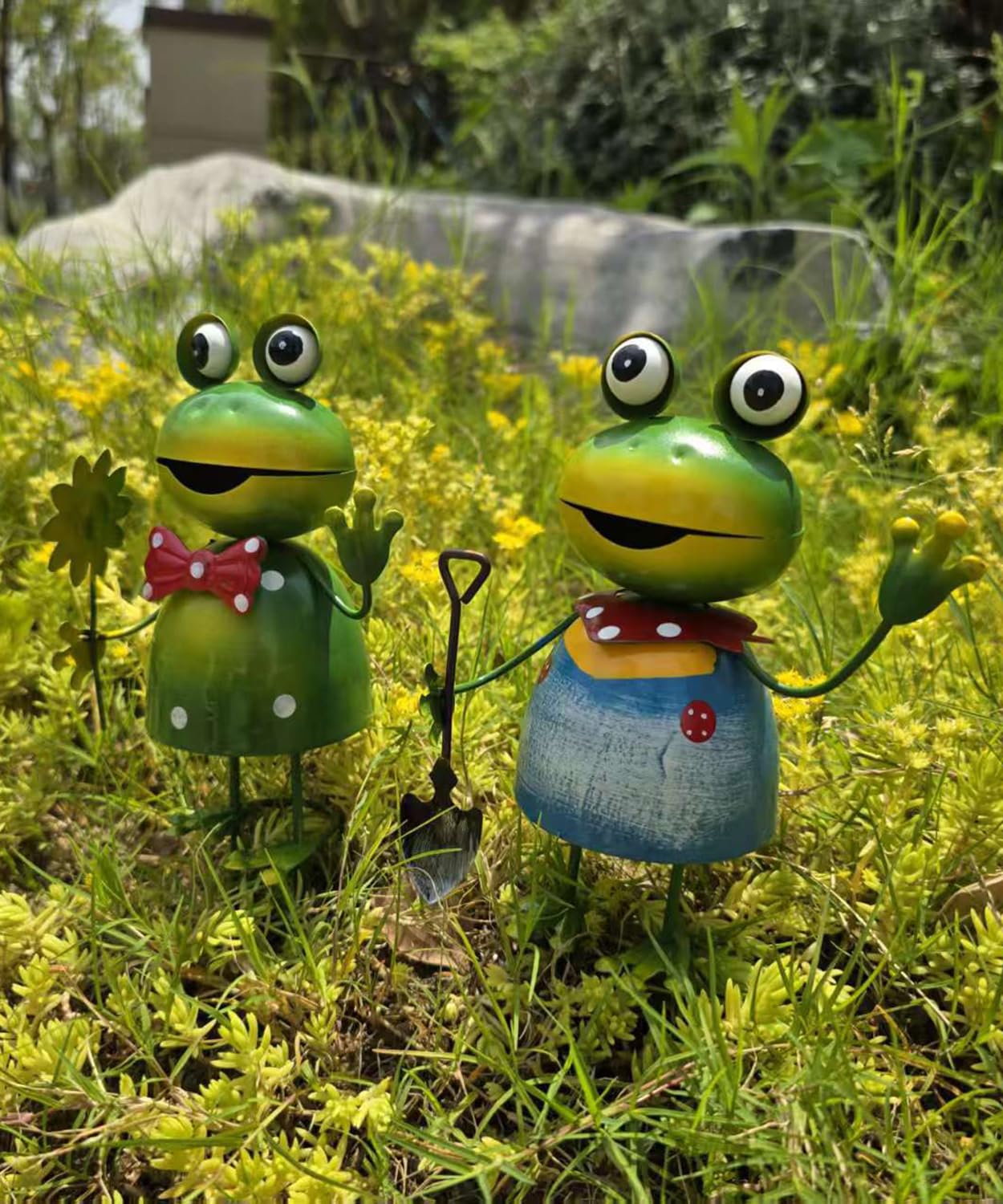 ELTONGUU Metal Yard Art Garden Decor Statue Outdoor & Indoor Blue Frog Sculpture for Patio, Lawn, Yard, Porch, Potted Plant, Home Decor, Rustproof Vibrant & Lifelike Design