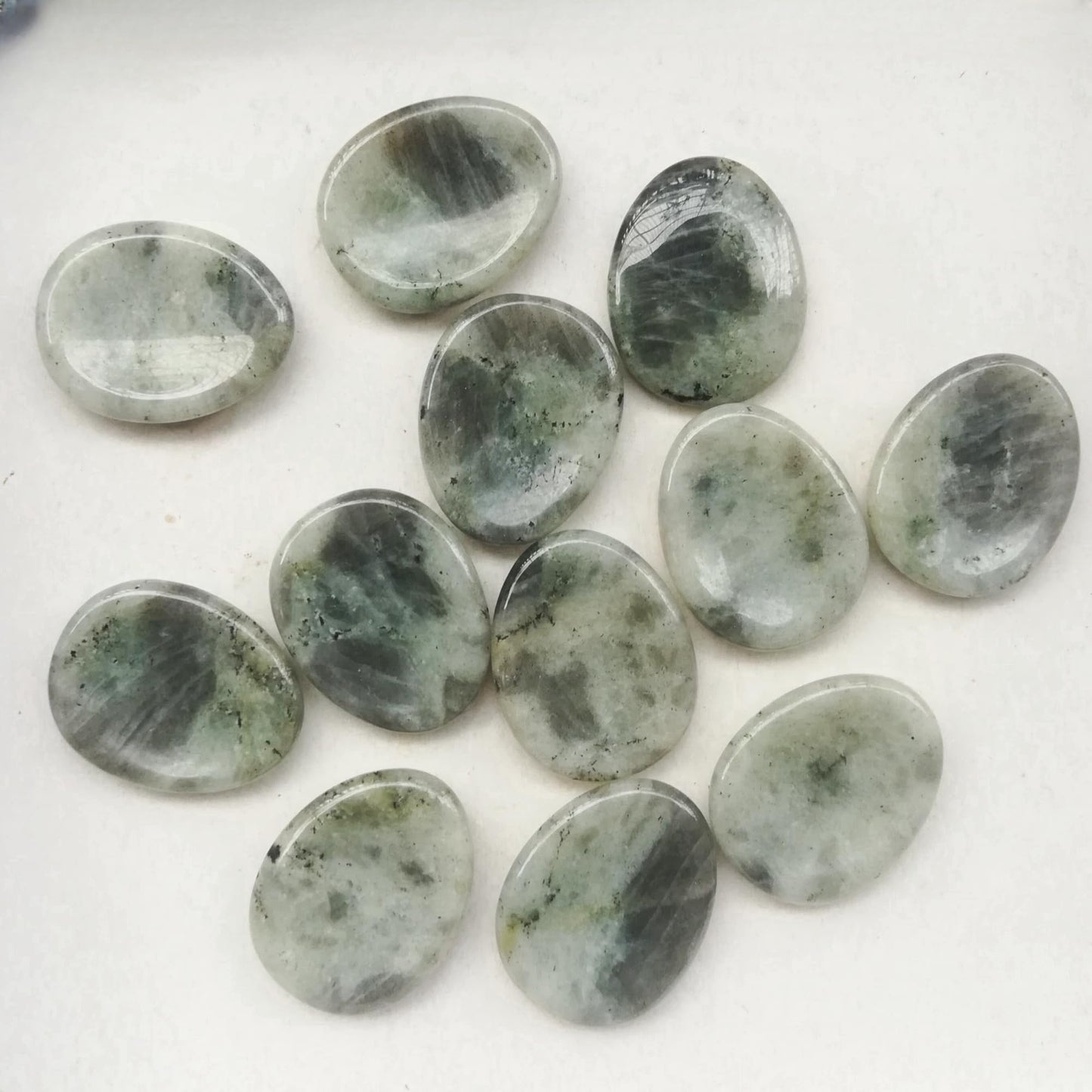 Bacatgem Natural Moonstone Water Drop Chakra Thumb Worry Stone,Stress Relax Healing Reiki Crystal Pocket Palm Stones