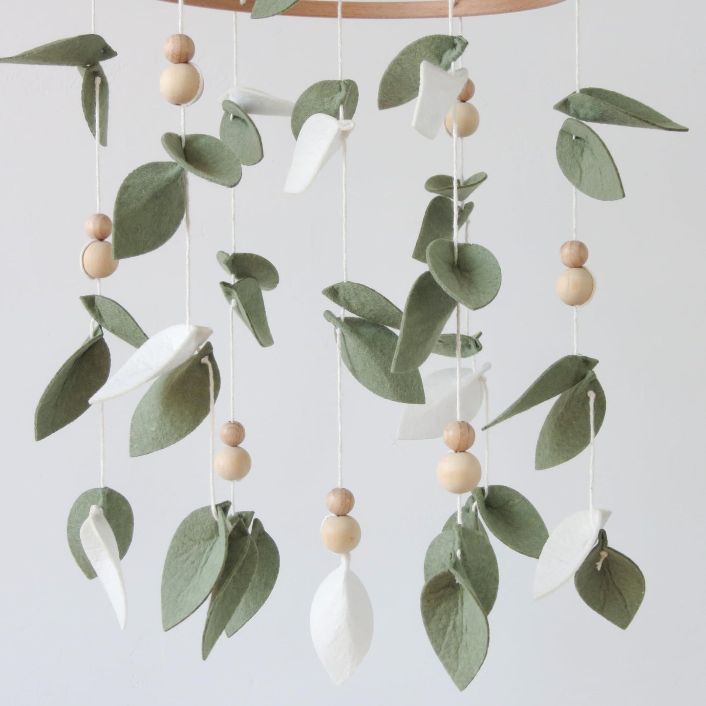 Goukurlsma Green Leaf Crib Mobile Forest Baby Mobile for Crib Green Leaf Baby Crib Mobile with Wooden Bead Woodland Baby Mobile for Bassinet Toys Hanging