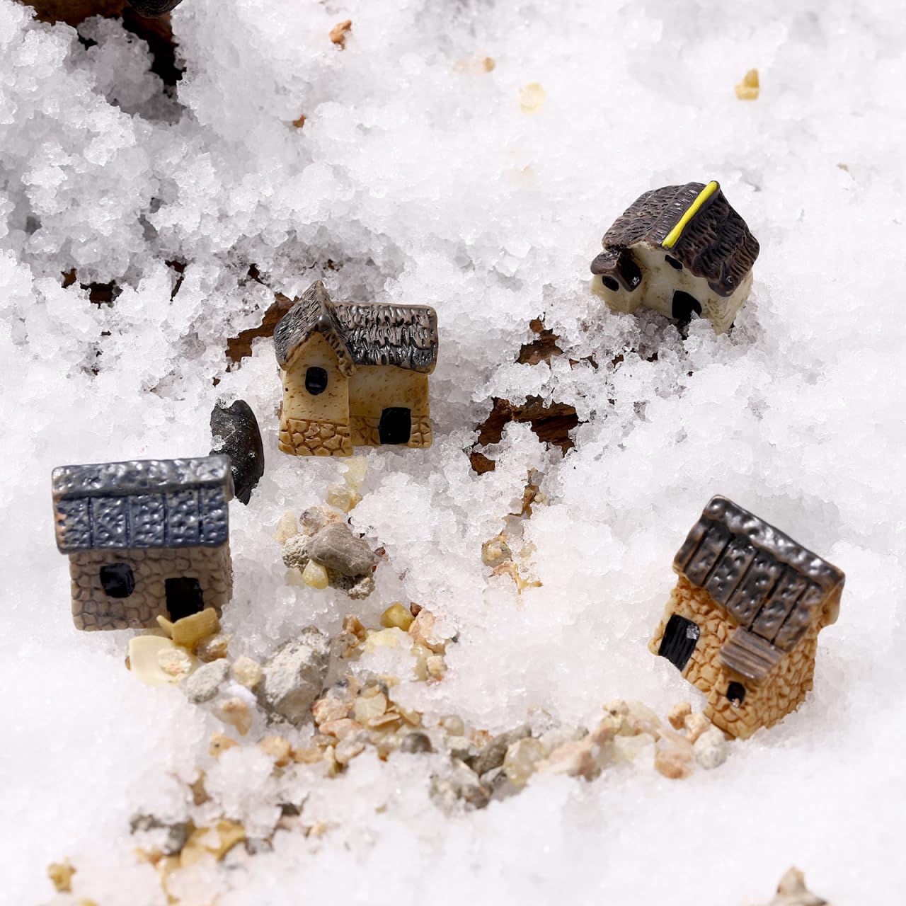 BESPORTBLE 4PCS Miniature Gardening Landscape Micro Houses Resin Village House Fairy Garden Kits Figurines for Bonsai DIY Outdoor Decorations Plant Pot