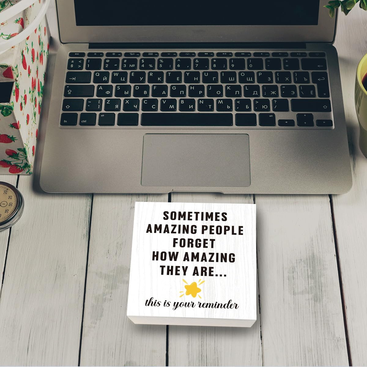 Inspirational Wood Sign - Sometimes Amazing People Forget How Amazing They Are…, Motivational Decor for Home Office, Farmhouse Desktop Decoration, Affirmation Gift, 5.7x5.7inches