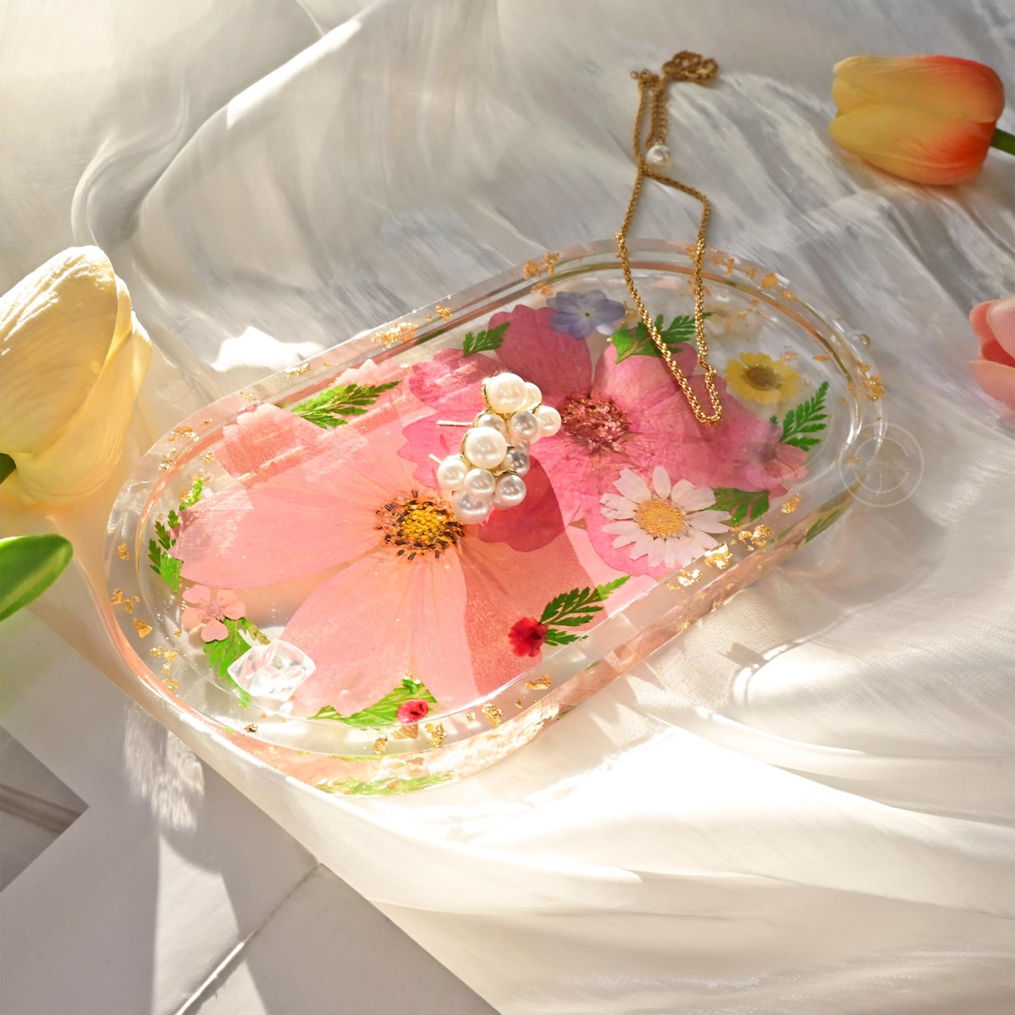Britrio Pressed Flower Resin Jewelry Tray Decorative Vanity Trinket Dish for Women Rings Earrings Necklaces Keys Makeup Desk Organizer Holder Plate Home Decor Gift 6.93''x3.62''