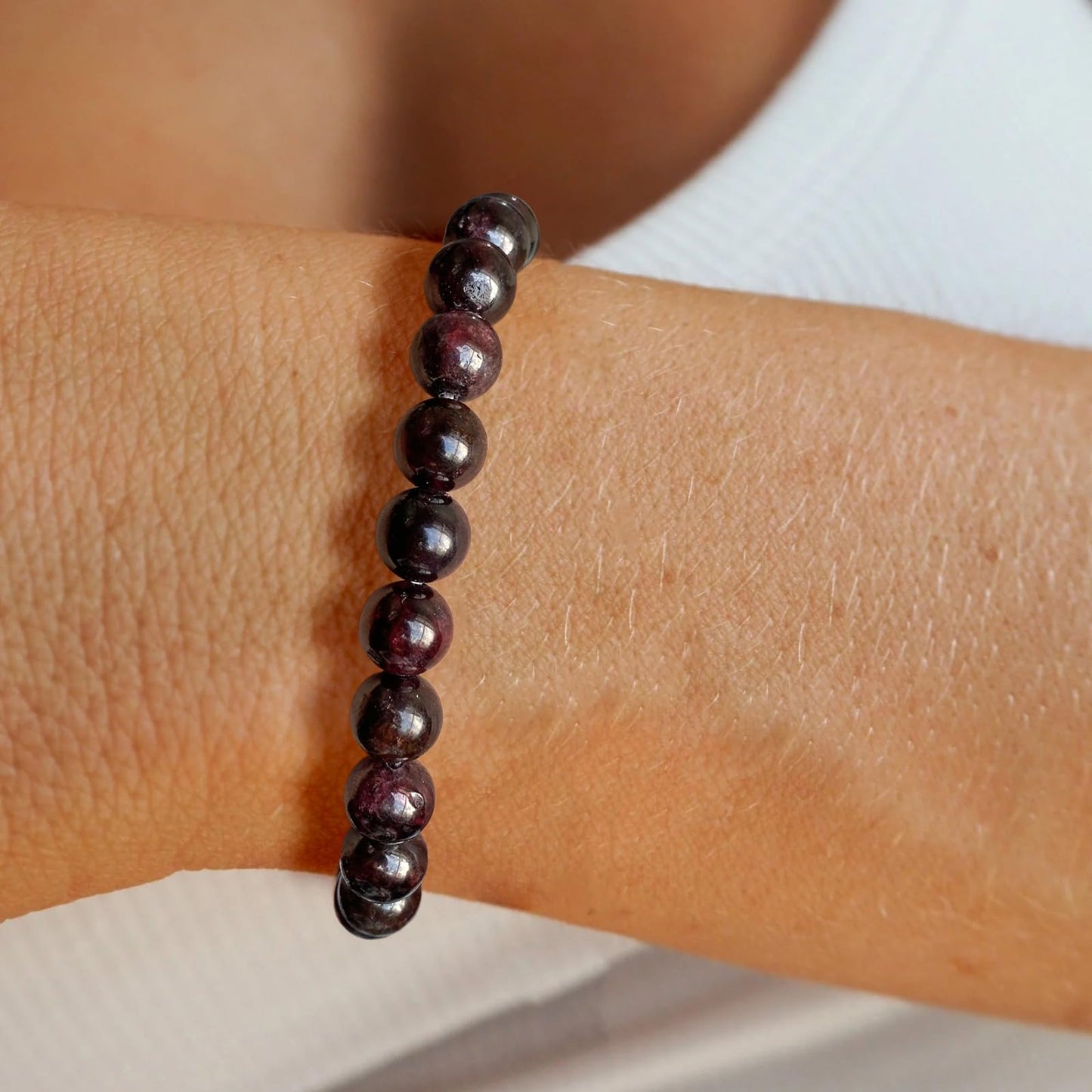 Bolinailo Crystal Beaded Bracelets for Women 8mm Garnet Bead Handmade Gemstone Stretch Elastic Bracelet Natural Stone Crystal Healing Reiki Spiritual Jewelry Gifts