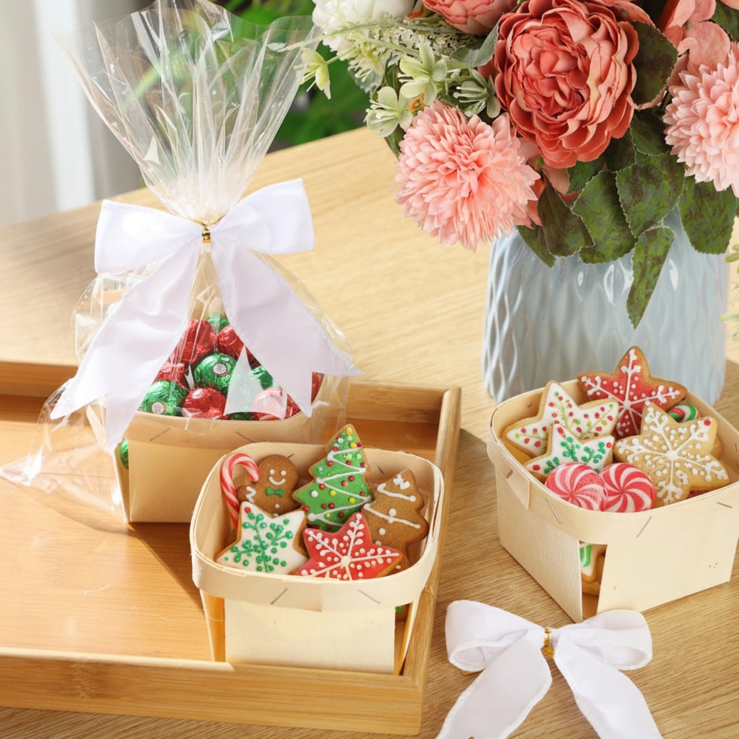 Yerliker 10 Set Wooden Mini Baskets for Gifts Bulk Empty Small Baskets Berry Basket Bows Clear Treat Bags for DIY Picking Wedding Birthday Baby Shower(4 Inches,Velvet,White)