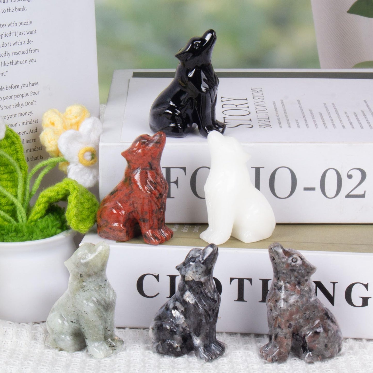 Hguxmcu Black Obsidian Wolf Figurine,Crystal Carved Statue for Home Office Desk Decor,Hand Carved 1.8 Inch Healing Crystal,Spirit Animal Gift for Wolf Lovers,Good Luck Feng Shui Protection Totem