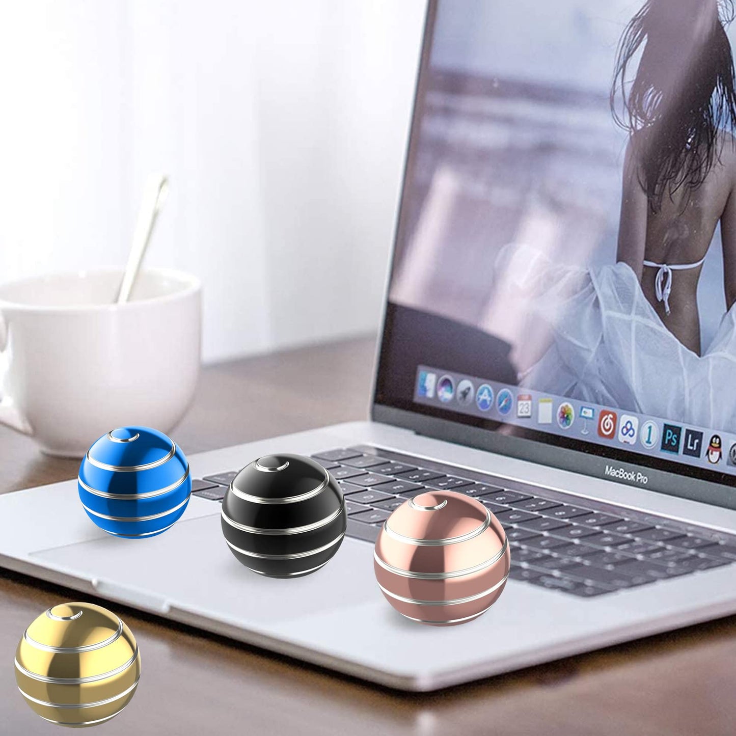 Apqdw Kinetic Desk Toy Ball, 1.54'' Kinetic Desktop Spinning Toys, Optical Illusion Toys for Anxiety, ADHD, Metal Fidgets for Dad, Mom, Son, Daughter (39MM, Rainbow-A)