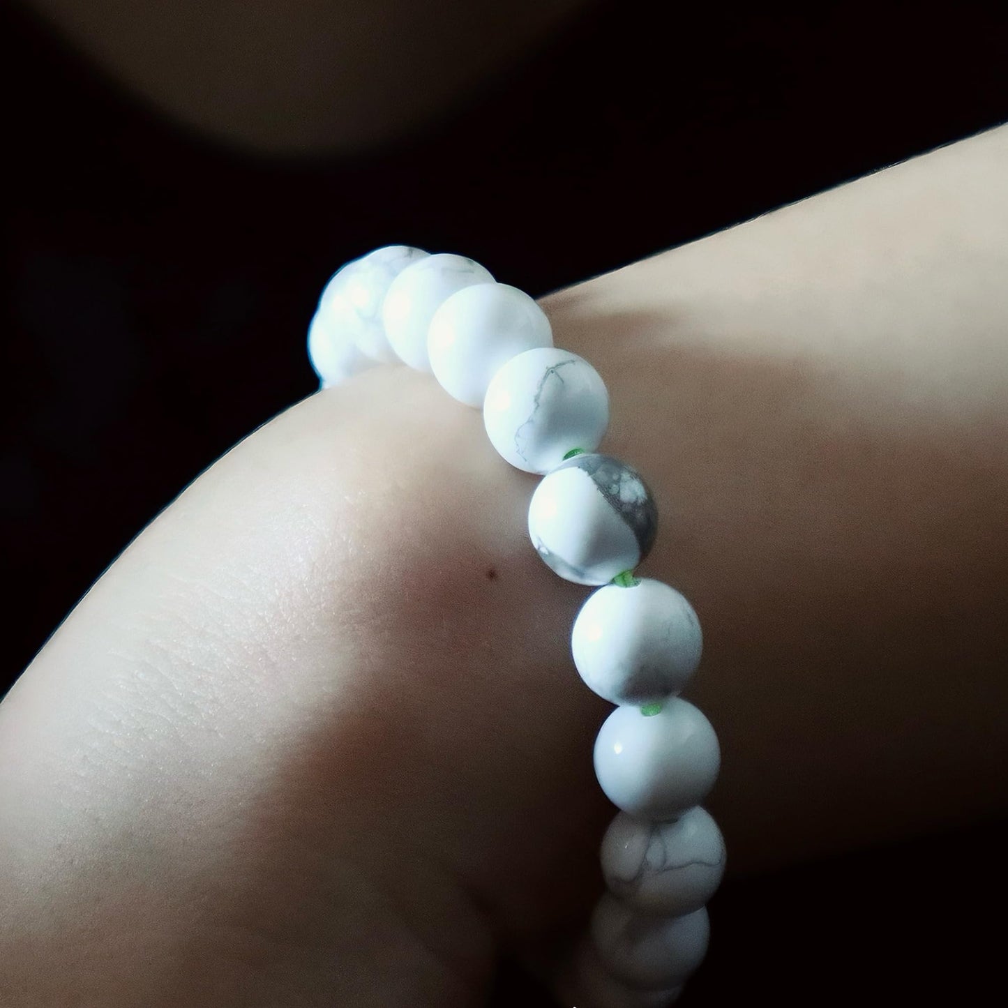 Cryhand Handmade 8mm Beaded Bracelets For Men Protection Bracelet For Women Chakra Feng Shui Stretchy Handmade Lucky Money Stretchy Crystal Bracelets Best Gifts (Howlite)