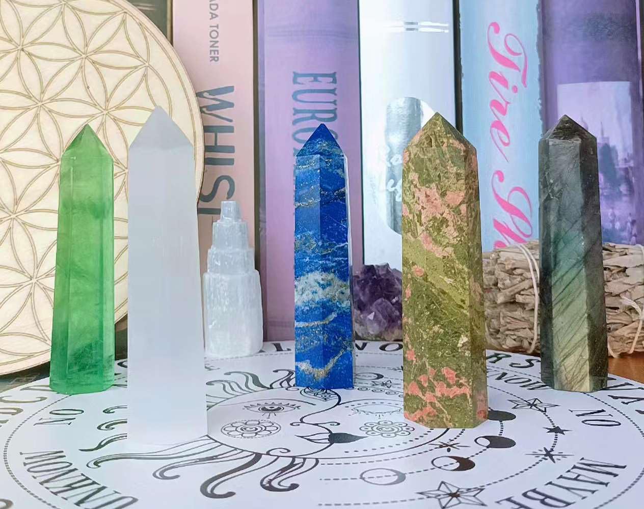 LAIDANLA Green Fluorite Healing Crystals Wands 3.5-4" Natural Reiki Energy Wand Stone Hexagonal Point Obelisk Large Crystal Gemstones for Meditation Therapy Crystal Grid Decoration 1Pcs