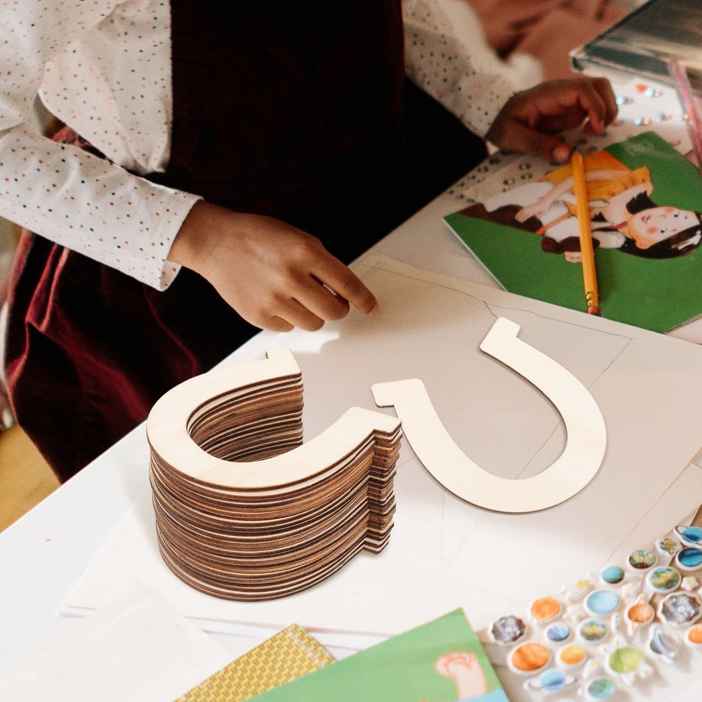 EXCEART Horseshoe Shape Unfinished Wood Slices 3.6 Inch DIY Wooden Cutouts for Kids Hand-Painted Crafts Home and Holiday Decoration