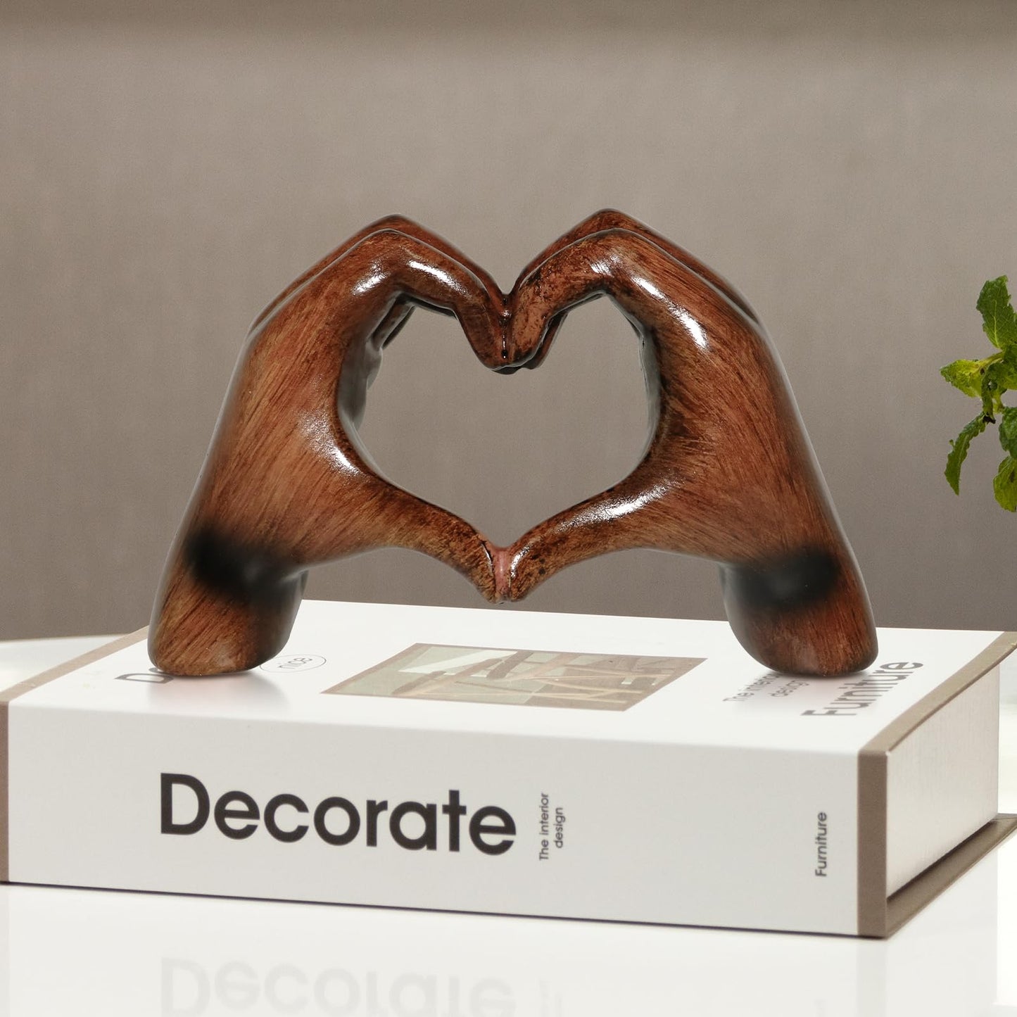 Toparad Heart Hands Sculpture Aesthetic Decor, Love Hands Heart Statue Decoration for Living Room Table Office Bedroom Bookshelf, Unique Birthday Idea for Girls Sisters Girlfriend Mom Teacher