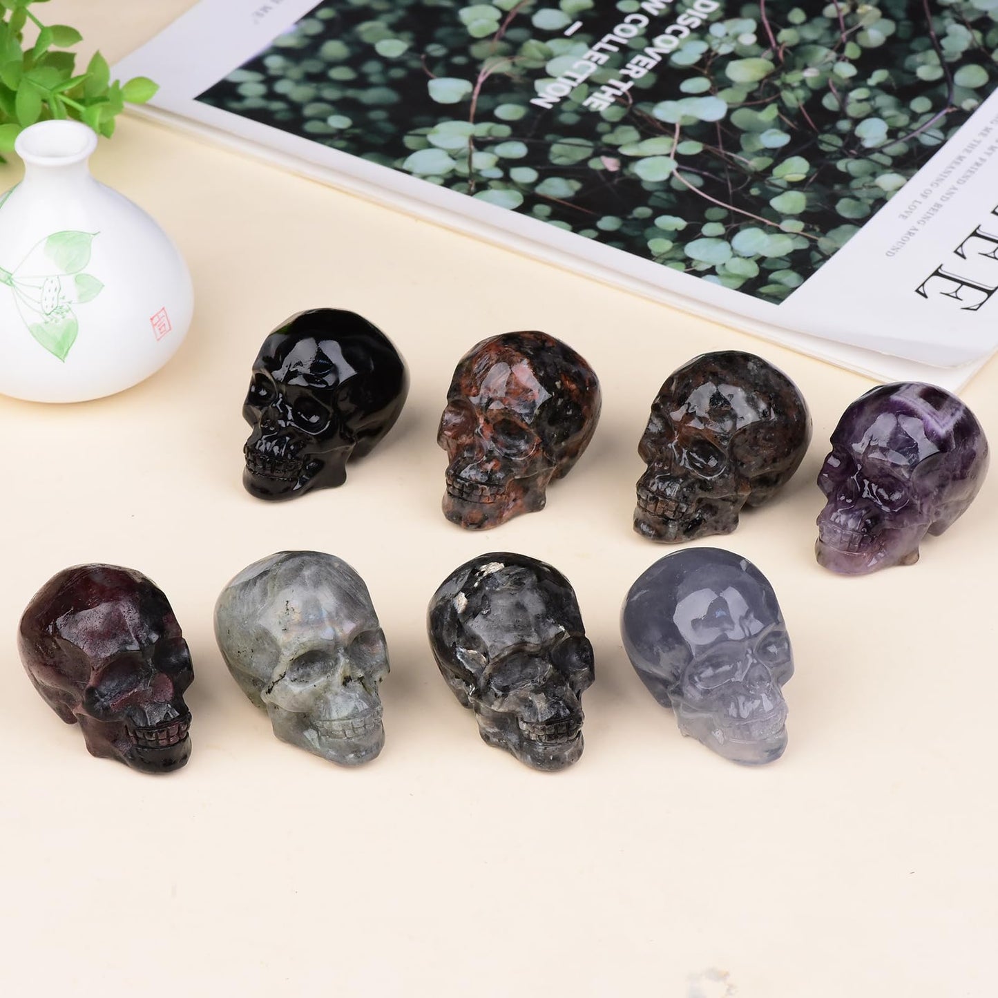 QLRSUXN 2 Inch Black Obsidian Crystal Skulls Decor,Human Skull Sculpture Statues Healing Crystal Decor,Halloween Skull Figurines,Home Office Decoration Christmas Meditation Gifts for Men Women