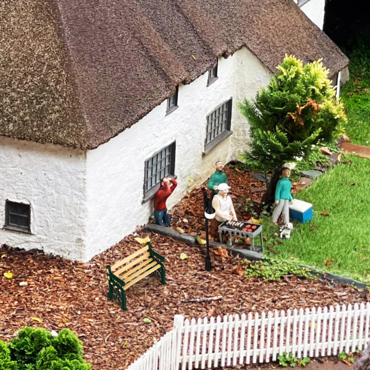 JOINPAYA Miniature Street Bench Set: Dollhouse Miniature Park Bench with Curved Street Lamp Decor Mini Furniture Accessories for Micro Scene Dollhouse Decor