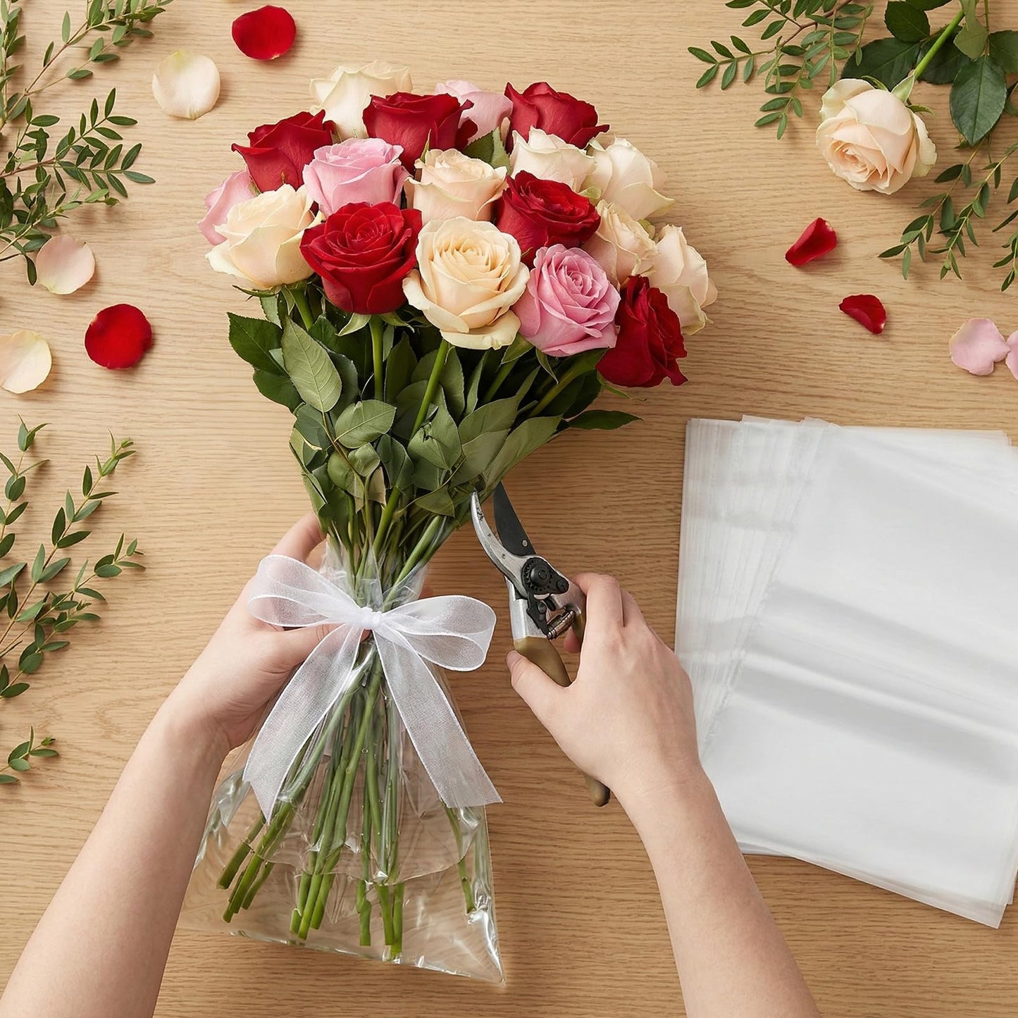 TOPPERFUN 50Pcs Flower Bags, 9.8x5.9in Bouquet Water-retaining Bag Protector, Rose Packaging for Arrangement, PE Water Floral Sleeves for Wedding Graduation and Mother's Day Florist Wrapping Supplies