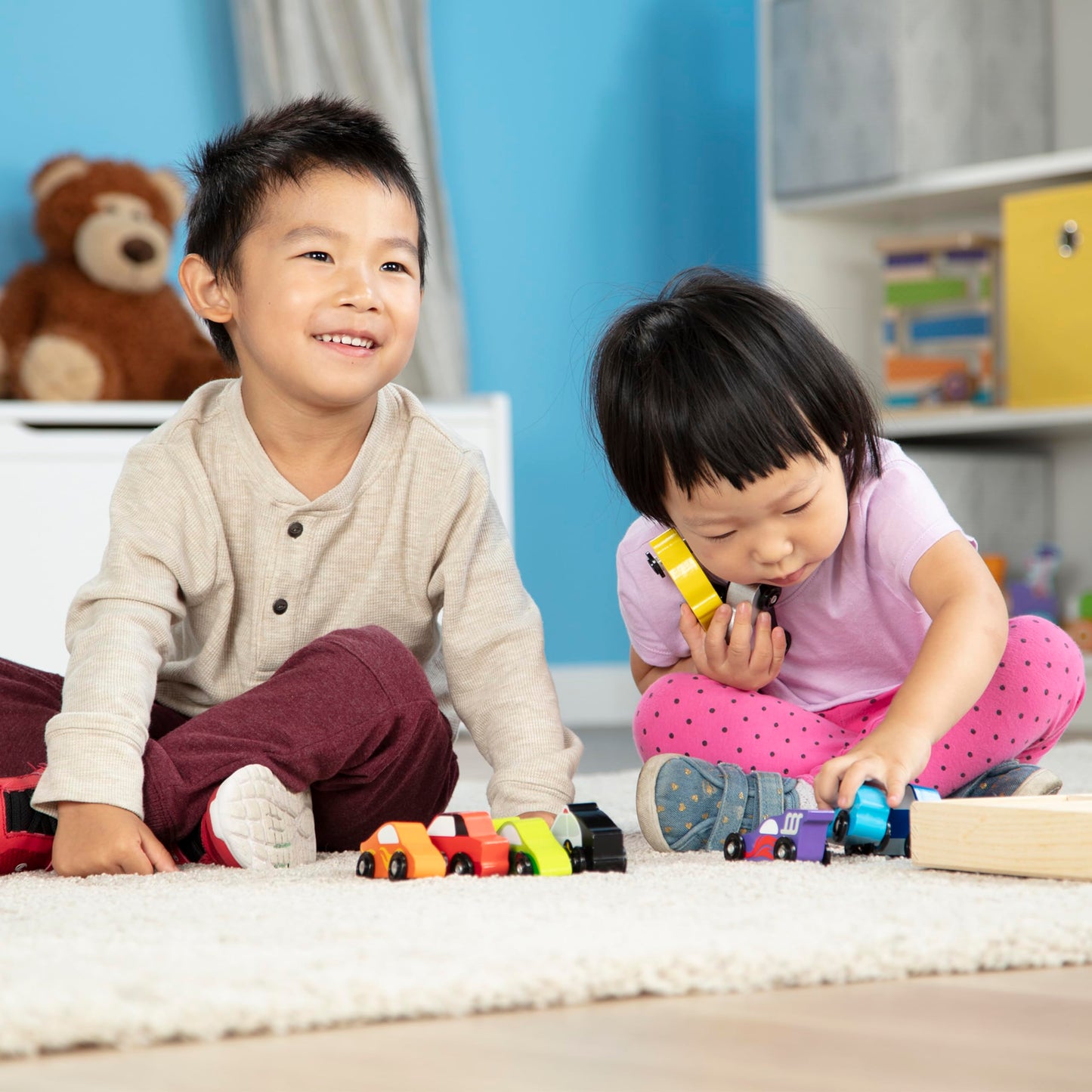 Melissa & Doug Wooden Cars Vehicle Set in Wooden Tray
