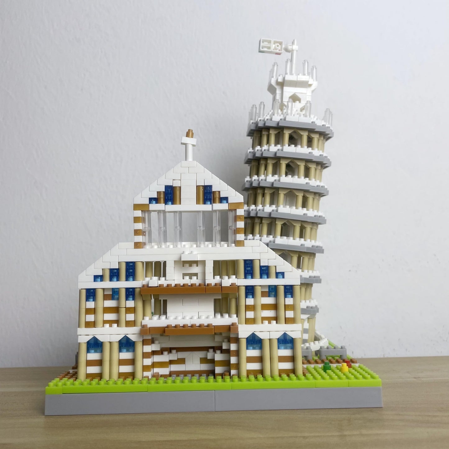 Leaning Tower of Pisa Micro Mini Building Blocks - 8.7"Scale Architecture Model Kit for Adults, Collectible Display Toy with Detailed Manual, STEM Educational Toy for Teens & Adults (1700+ Pieces)