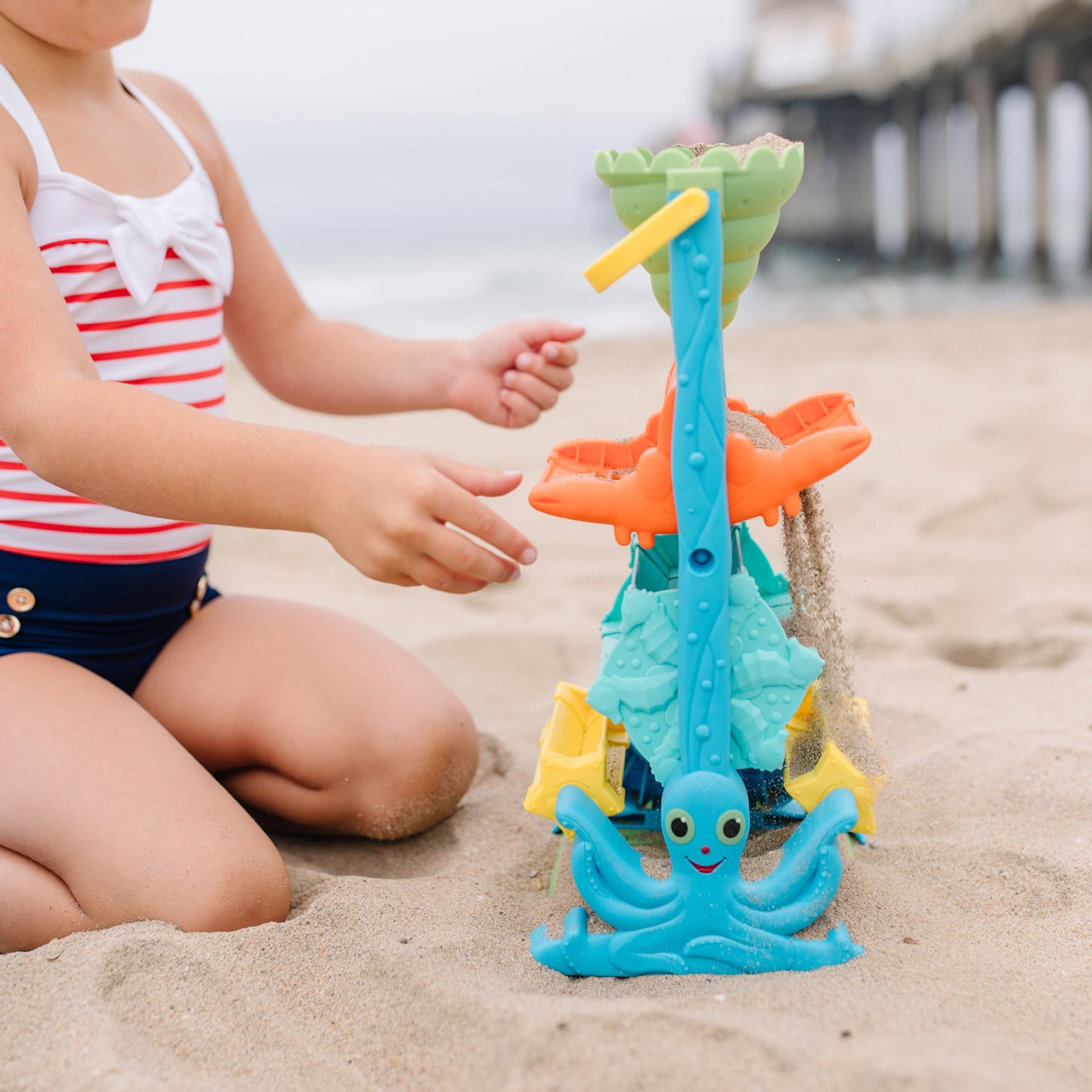 Melissa & Doug Seaside Sidekicks Funnel Fun Sand and Water Toy - Kids Outdoor Toys and Beach Toys for Toddlers, Encourages Sensory Play, Ages 2+
