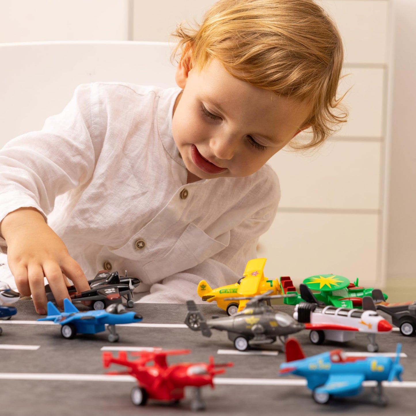 JOYIN 16 Pcs Pull Back Airplane Toys, Boys Plane Playset, Aircraft Incl Helicopter, Fighter, Bomber, Gifts for Toddler Kids 3+ Years Old, Treasure Box Toys for Classroom