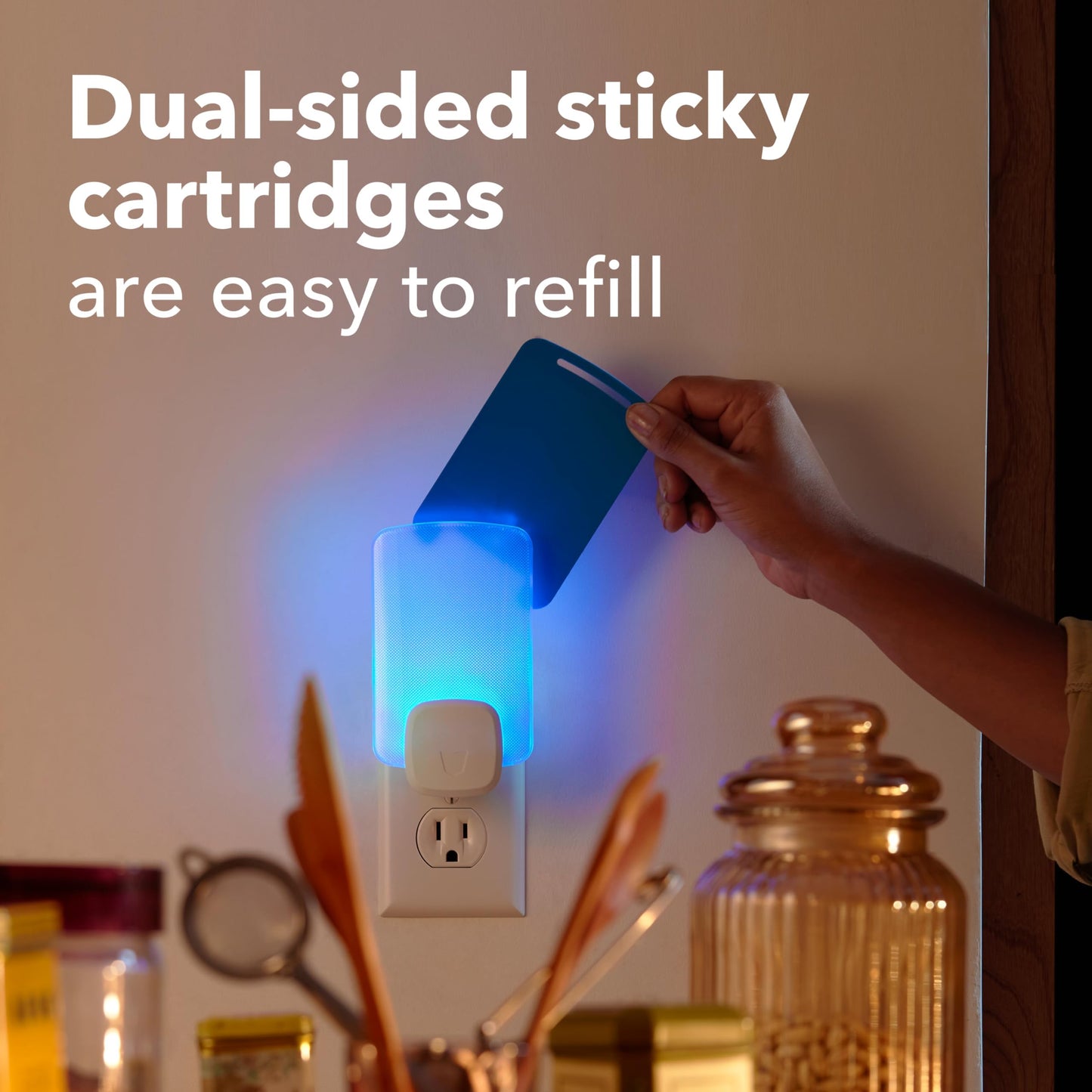 Raid Essentials Flying Insect Light Trap Starter Kit, 1 Plug-in Device + 1 Cartridge, Featuring Light Powered Attraction