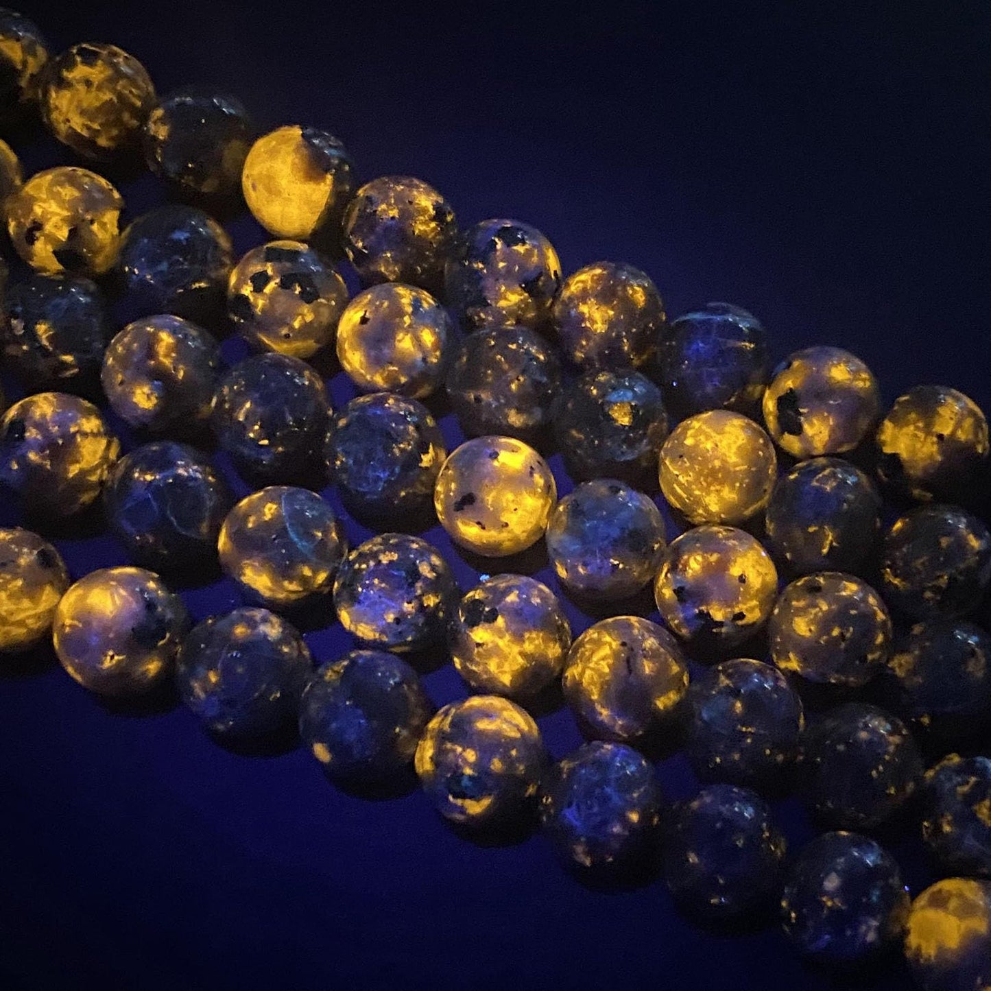 4MM 80PCS Flame Yooperlite Stone Beads Loose Beads for Jewelry Making DIY Bracelets Show Flame Color Under the Irradiation of UV Lamps