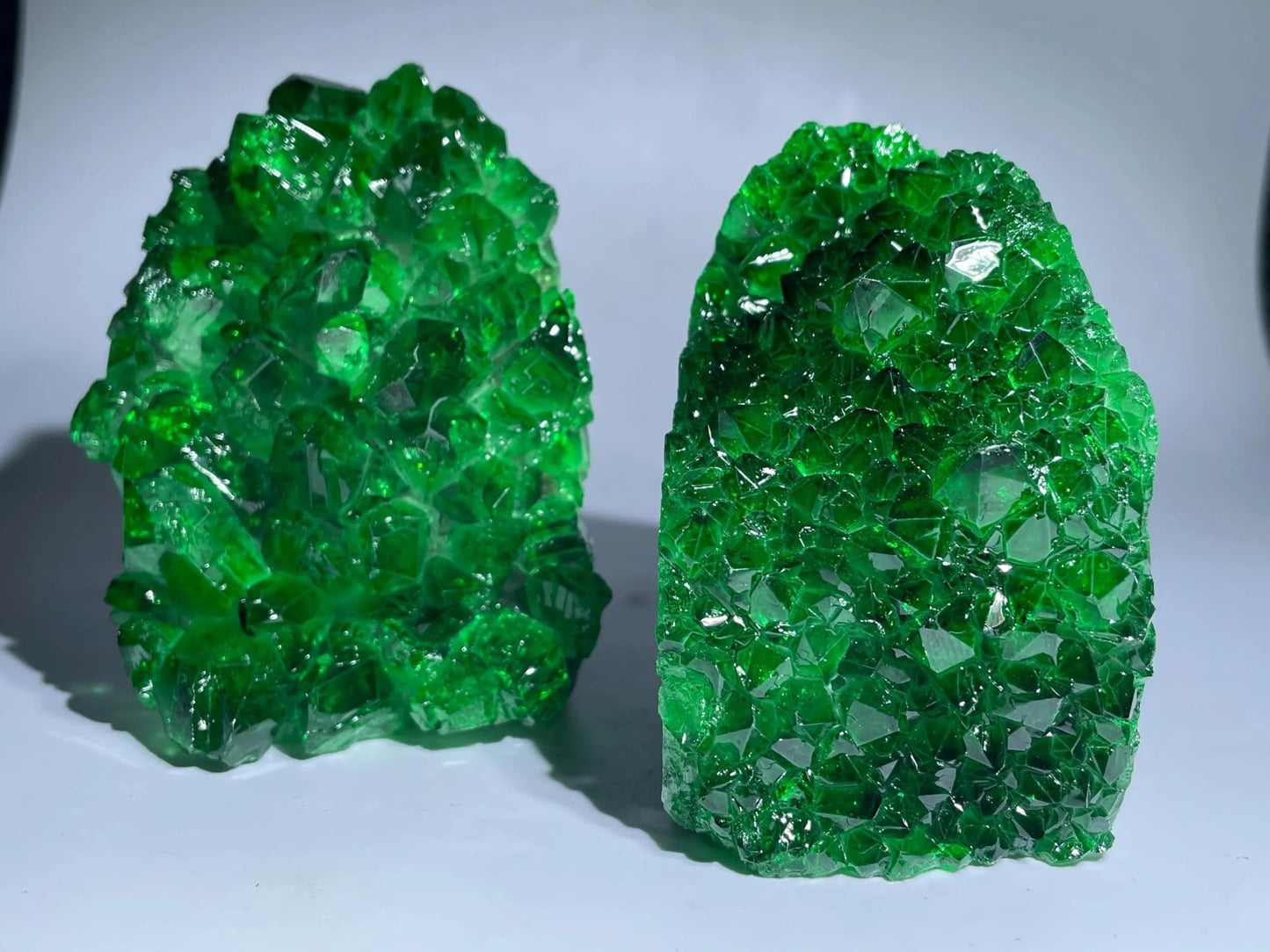 CrystalHola 200-700g Selected Raw Geode Quartz Cluster Home Feng Shui Ornaments Energy Stone Healing Tools Meditation Feng Shui Decoration,Stone Display Piece, Mineral Specimen (Green, 500-600g)
