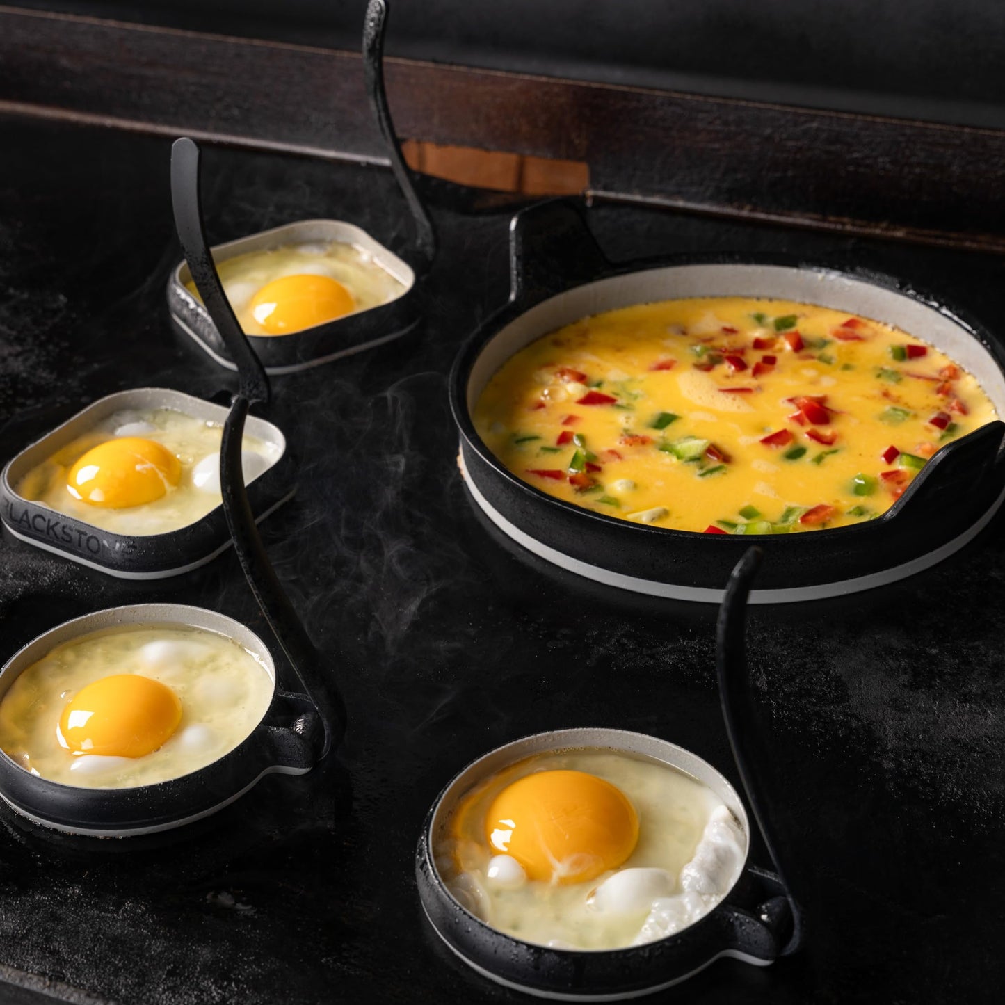 Blackstone Egg & Omelet Ring Kit (7 Piece Set) – Non Stick Silicone Egg & Omelette Cooker Mold for Pancake, Patties & English Muffin – Round Egg Cooking Shaper–Griddle Accessories for Breakfast - 5515