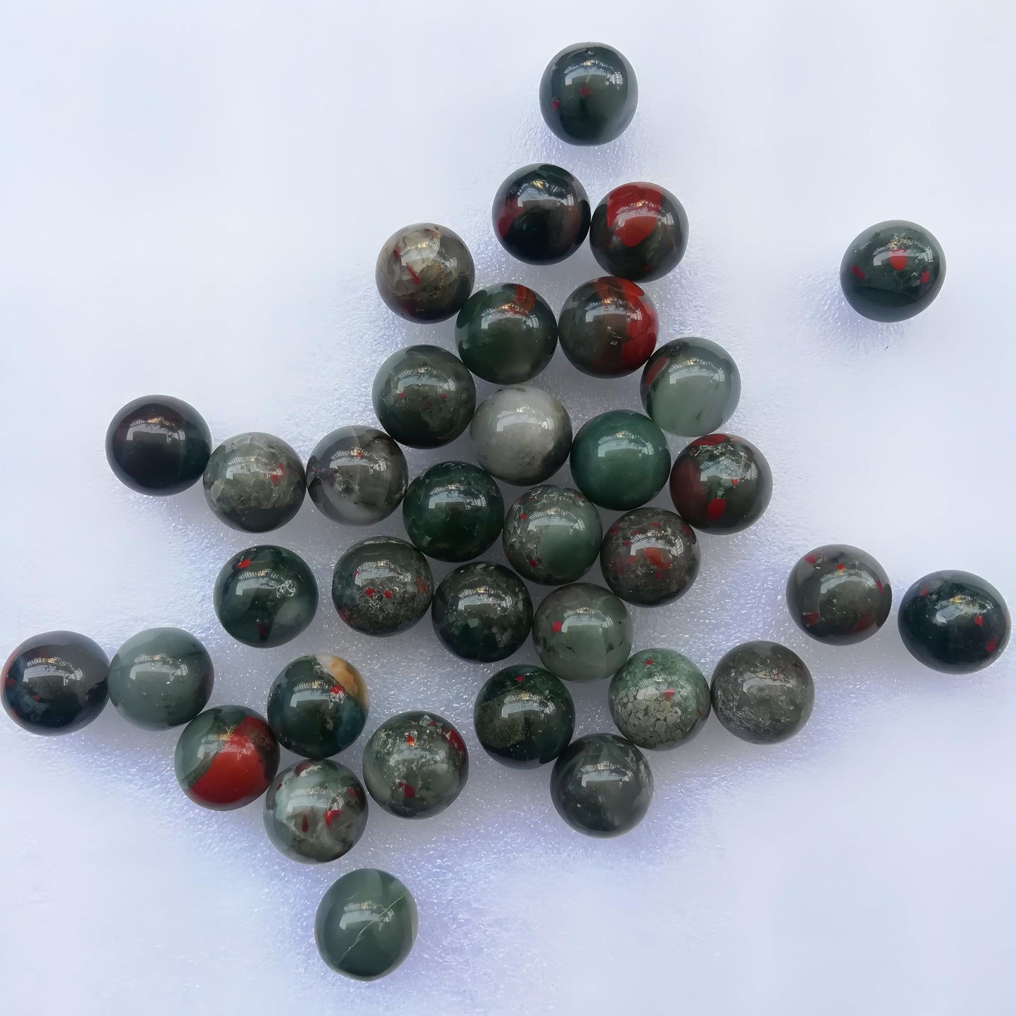 Sunshcat Natural African Bloodstone 0.78 Inchs Crystals and Healing Stone Ball Set,Home Desktop Feng Shui Array Decoration(7 Pieces) ﻿