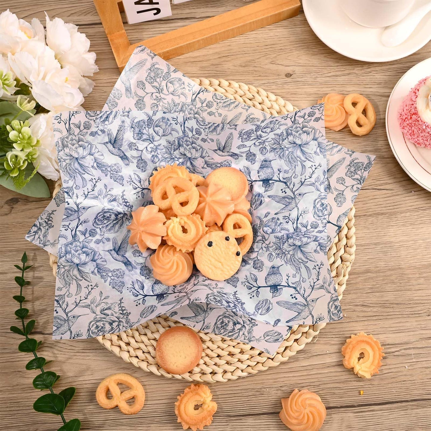 Sanixin 150Pcs Blue Floral Wax Paper for Food Chinoiserie Blue White Flower Decorative Wax Paper Oil-Proof Wrap Tissue for Picnic Sandwich Bakery Dessert Home Kitchen Supplies,9.8 x 8.3 Inches