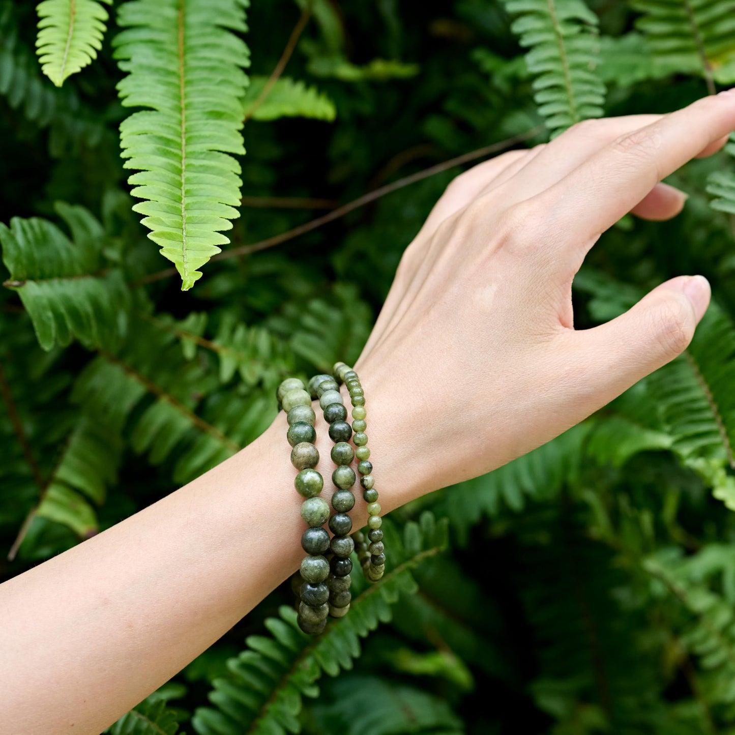 Bivei Taiwan Jade-Resilience-6mm Beaded Bracelets for Women Handmade Semi Precious Natural Stone Stretch Elastic Jewelry for Women Yoga Protection Gifts
