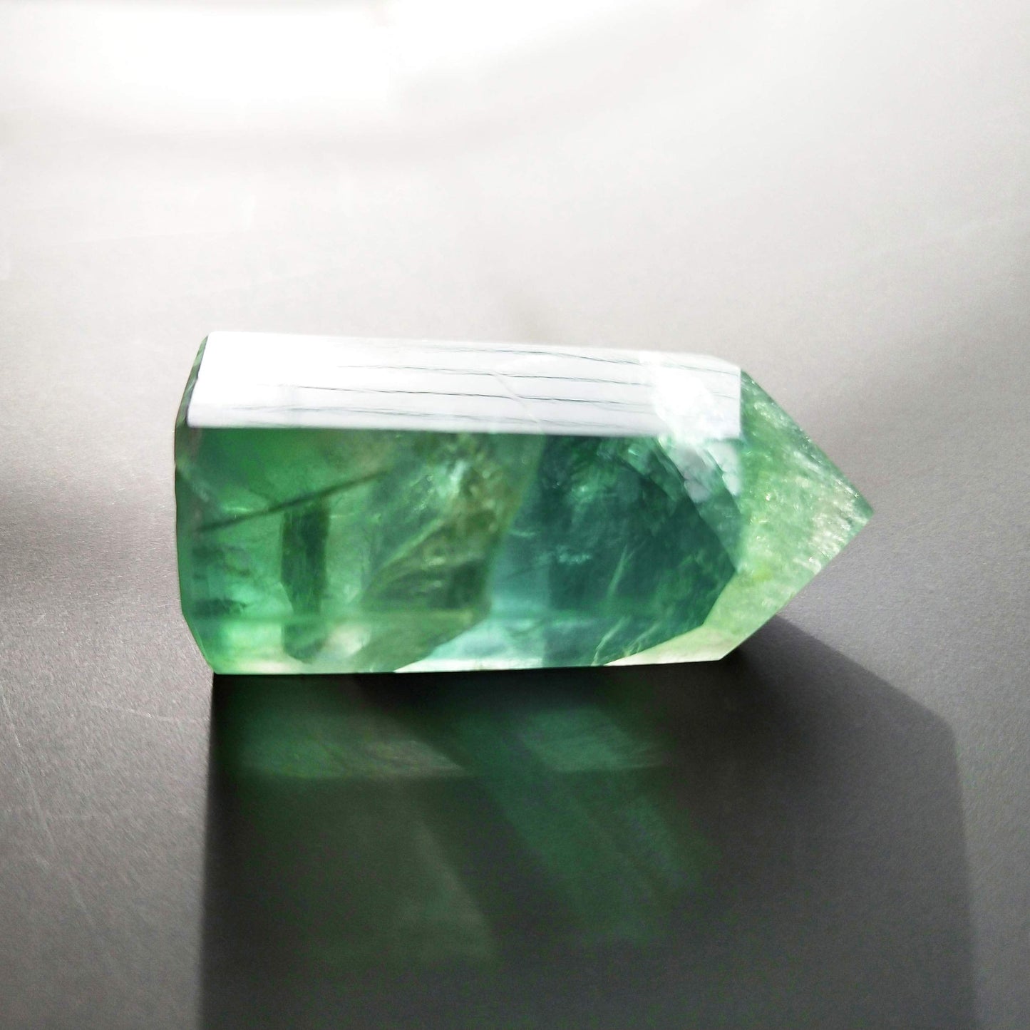 Green Fluorite Healing Crystal Wand, Pointed & Faceted for Reiki Chakra Meditation Therapy Decor, 1-pcs S size, Fluorite crystal