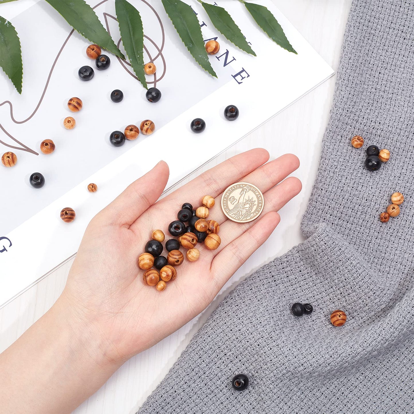 PH PandaHall 600pcs Wooden Beads Black Wood Balls 6/8/10mm Polished Loose Beads Ball Spacer Bead for Christmas Farmhouse Bracelet Necklace Jewelry Making Home Party Decorations Garland Making
