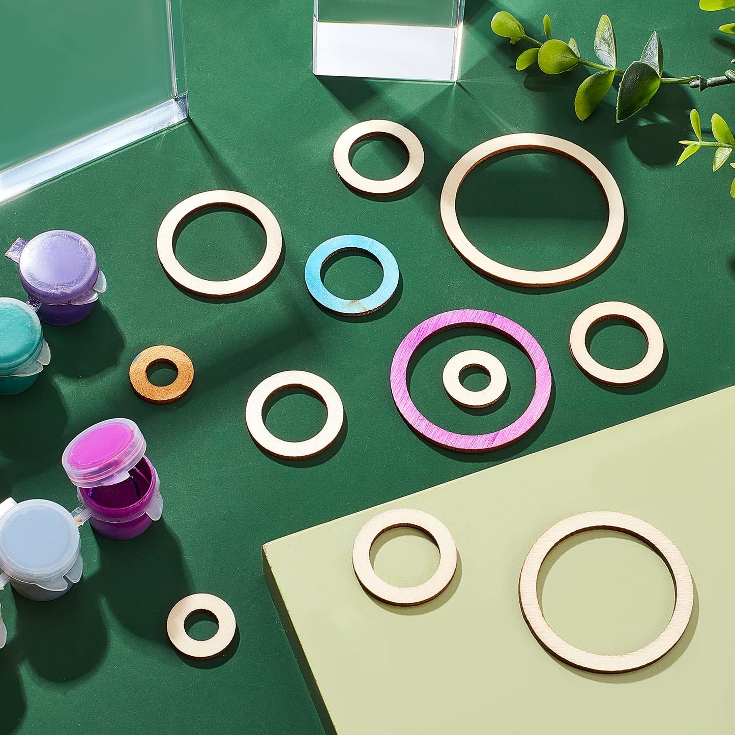 AHANDMAKER 100 Pcs Natural Wood Rings, 5 Size Unfinished Wooden Circles Ornaments Blank Wooden Slices Linking Ring Pendants for DIY Earring Making Home Decor,10/20/30/40/50mm