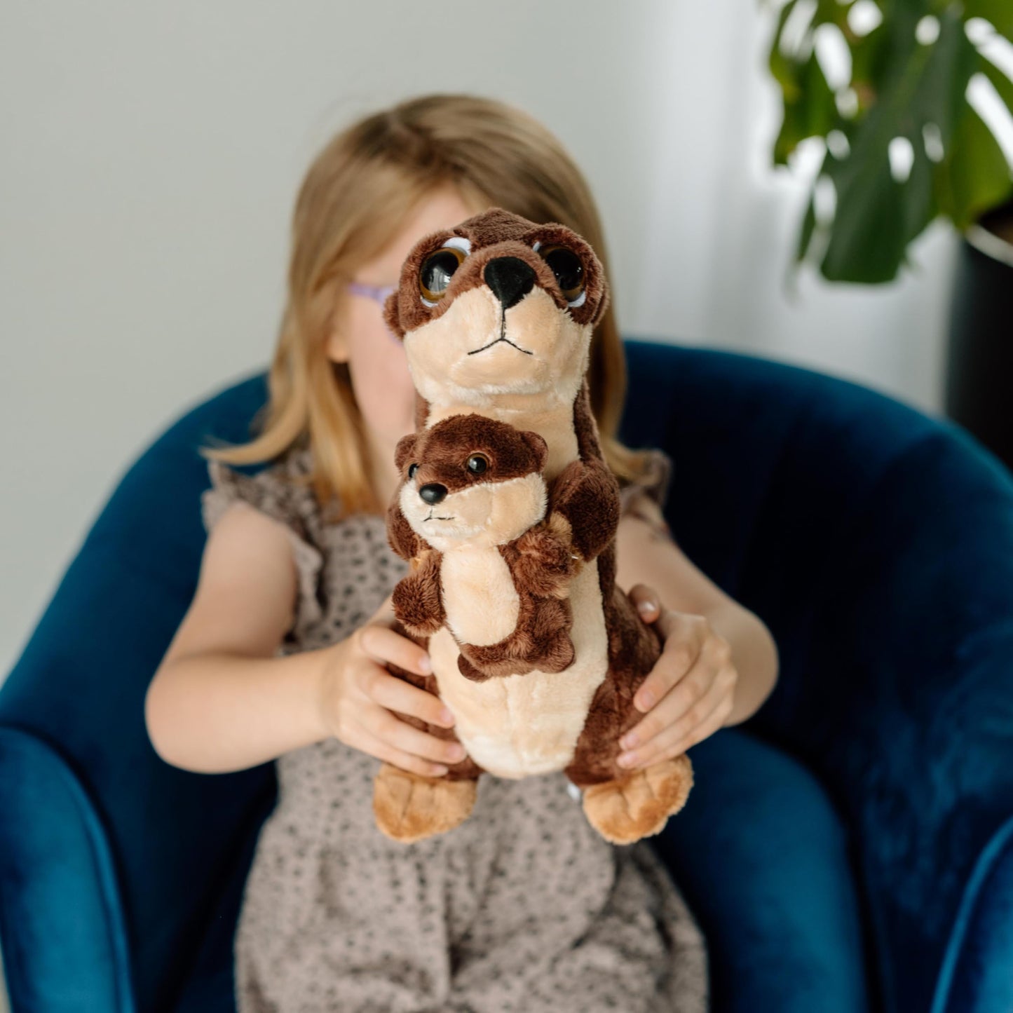 The Petting Zoo Mom and Baby River Otter Stuffed Animal, Gifts for Kids, Pocketz Zoo Animals, River Otter Plush Toy 11 inches