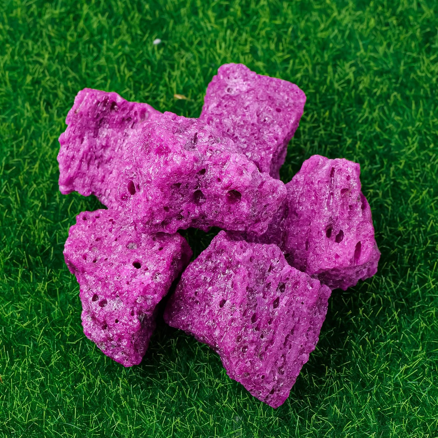 Apengshi Red Corundum Raw Crystals 2PCS Natural Rough Rocks Healing Crystal and Stones DIY Raw Stones Meditation Fountain Garden Home Decor