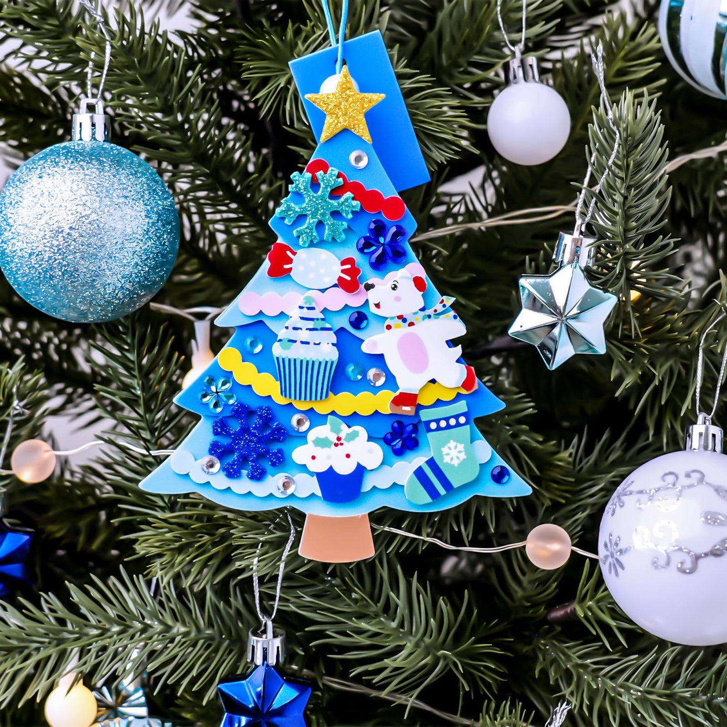 Winlyn 24 Sets Winter Decorations DIY 3D Pine Tree Ornaments Christmas Craft Kits Foam Tree with Festive Snowflake Foam Stickers for Kids Holiday Seasonal Gift Home Classroom Activities Party Favors
